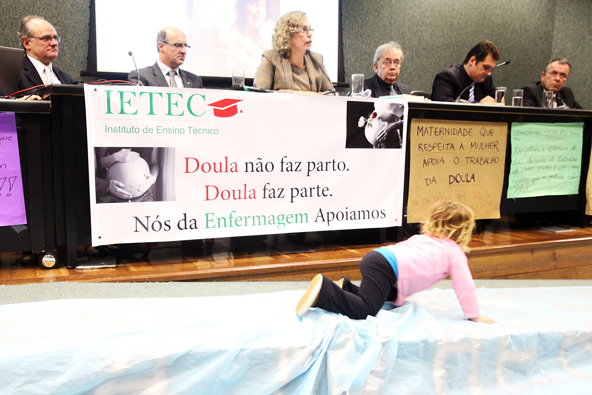 Comissão debate PL que garante a presença de doulas no trabalhos de parto em SC
