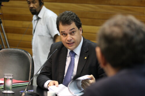 Projeto do deputado Rodrigo Minotto reserva vagas de estagiários para alunos das escolas públicas