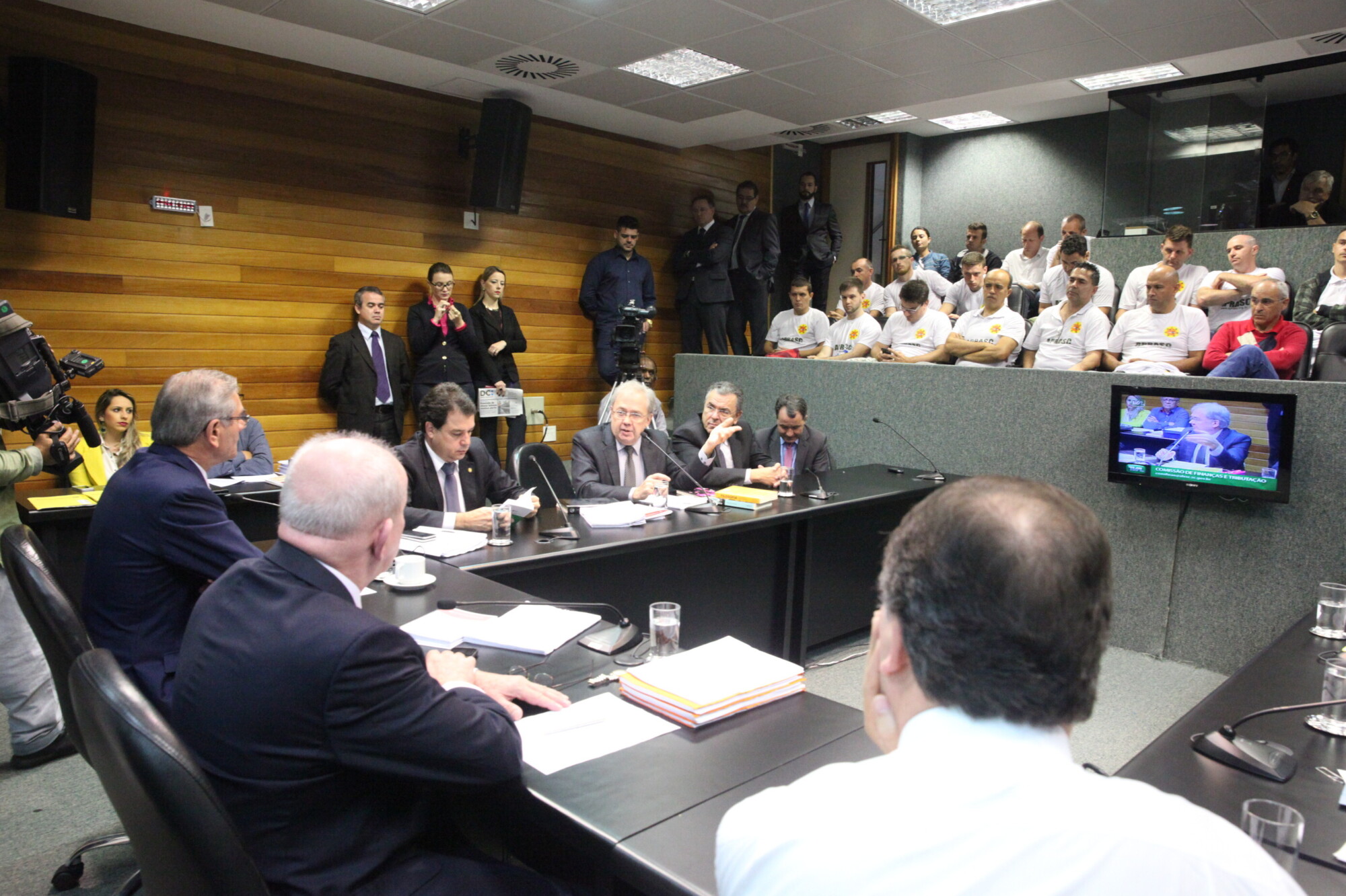 Deputado Marcos Vieira apresenta relatórios às MPs da Segurança Pública