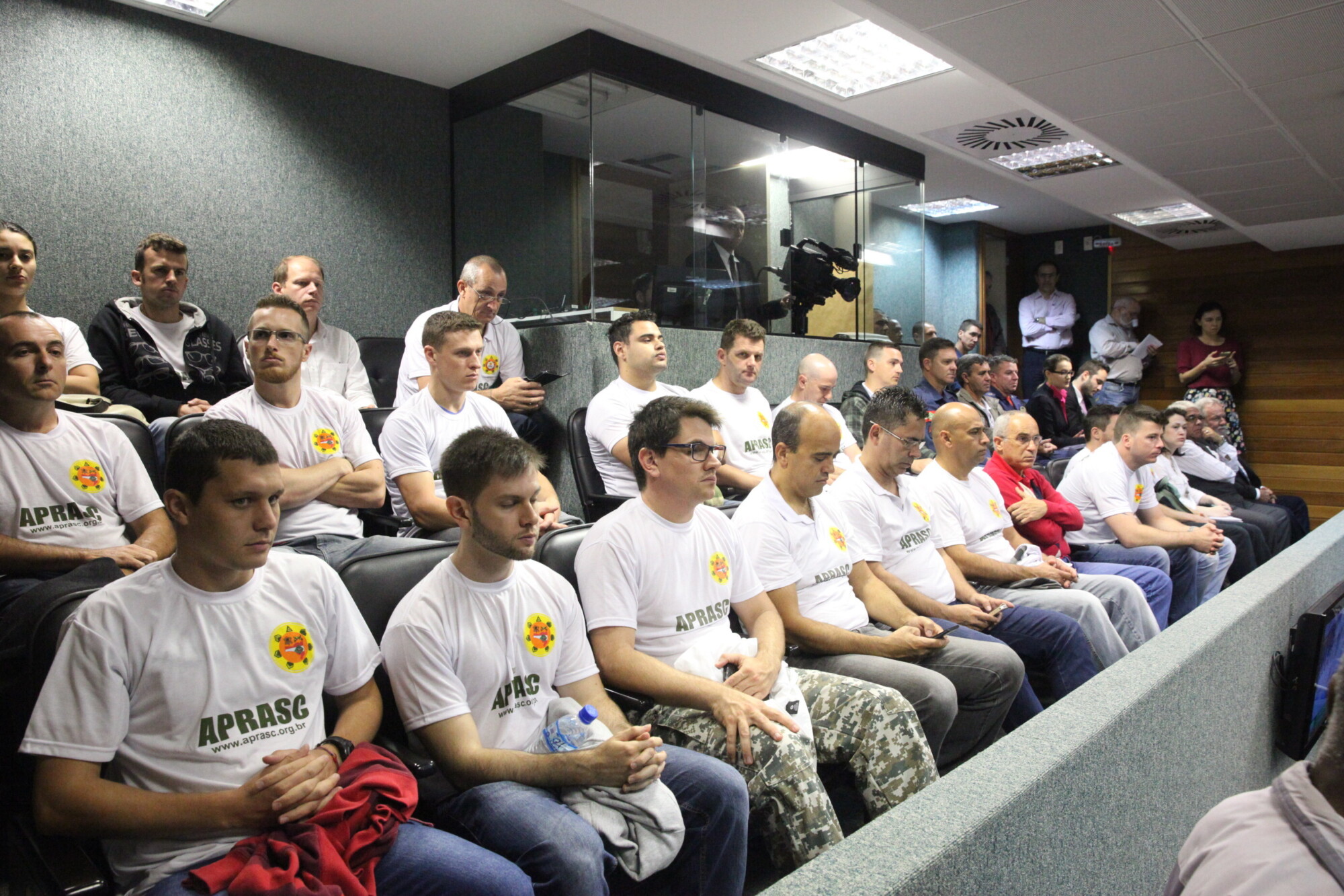 Servidores da segurança pública acompanharam a reunião