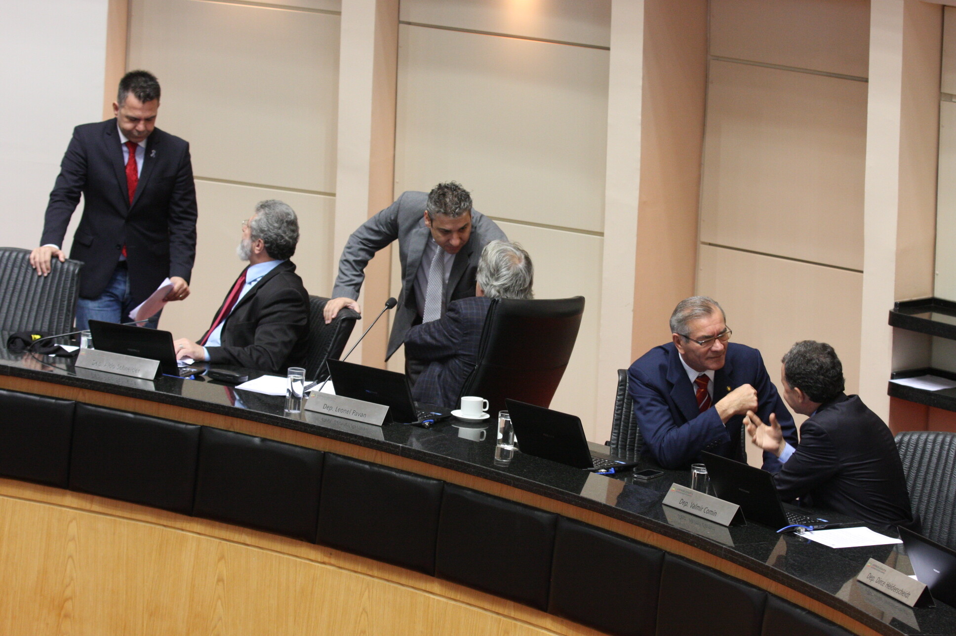 Parlamentares debatem projeto que transforma SDRs em agências