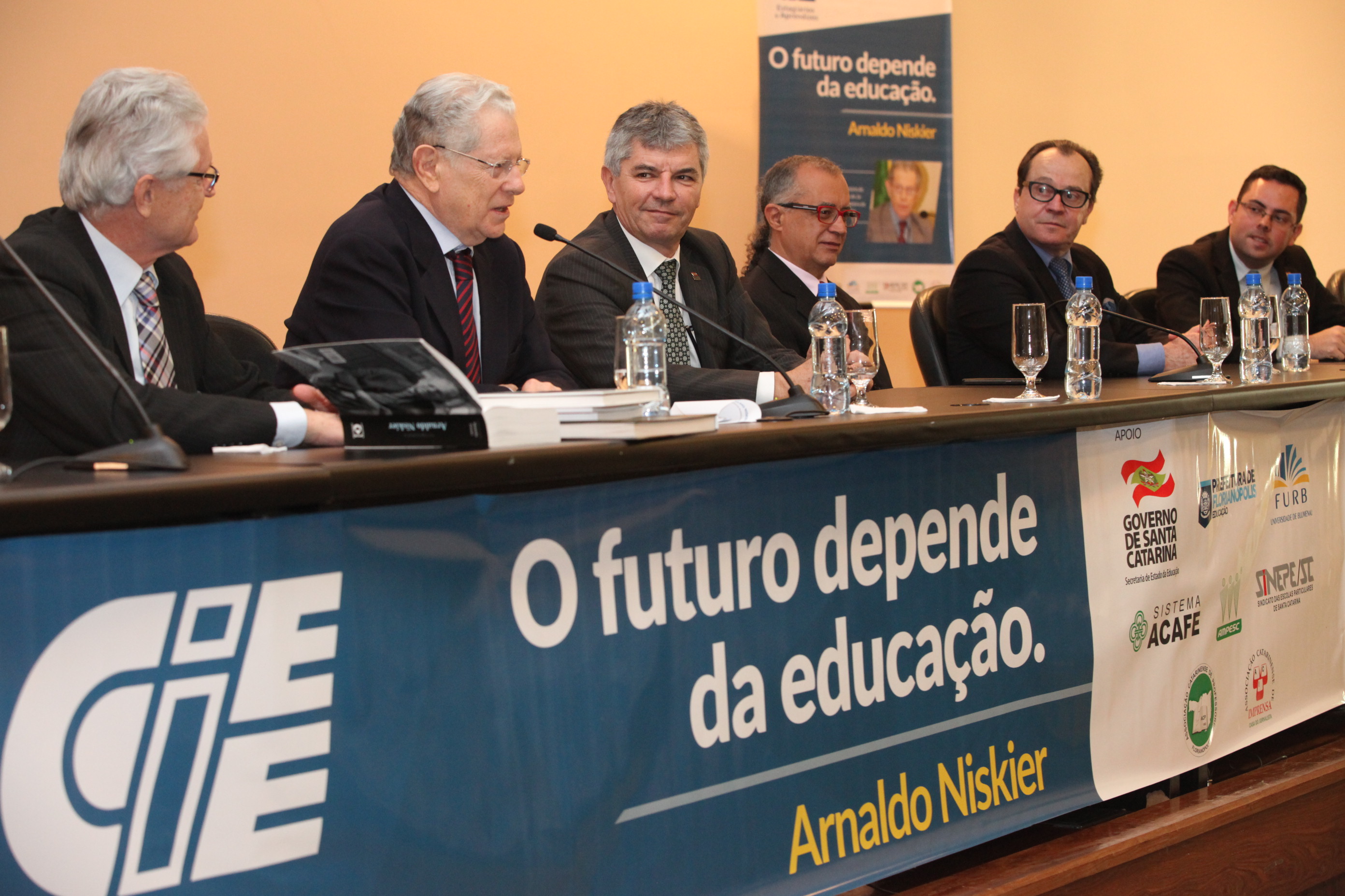 Seminário – Nosso Futuro Depende da Educação