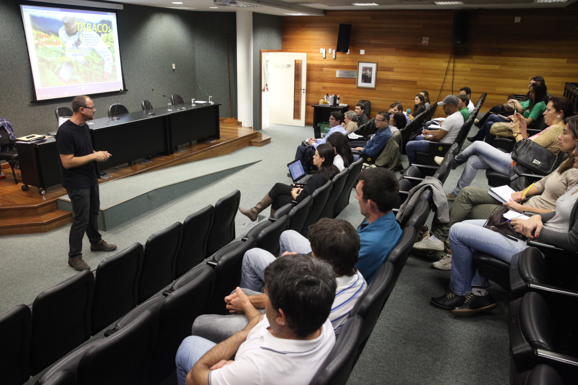 Encontro debate alternativas para a fumicultura em SC