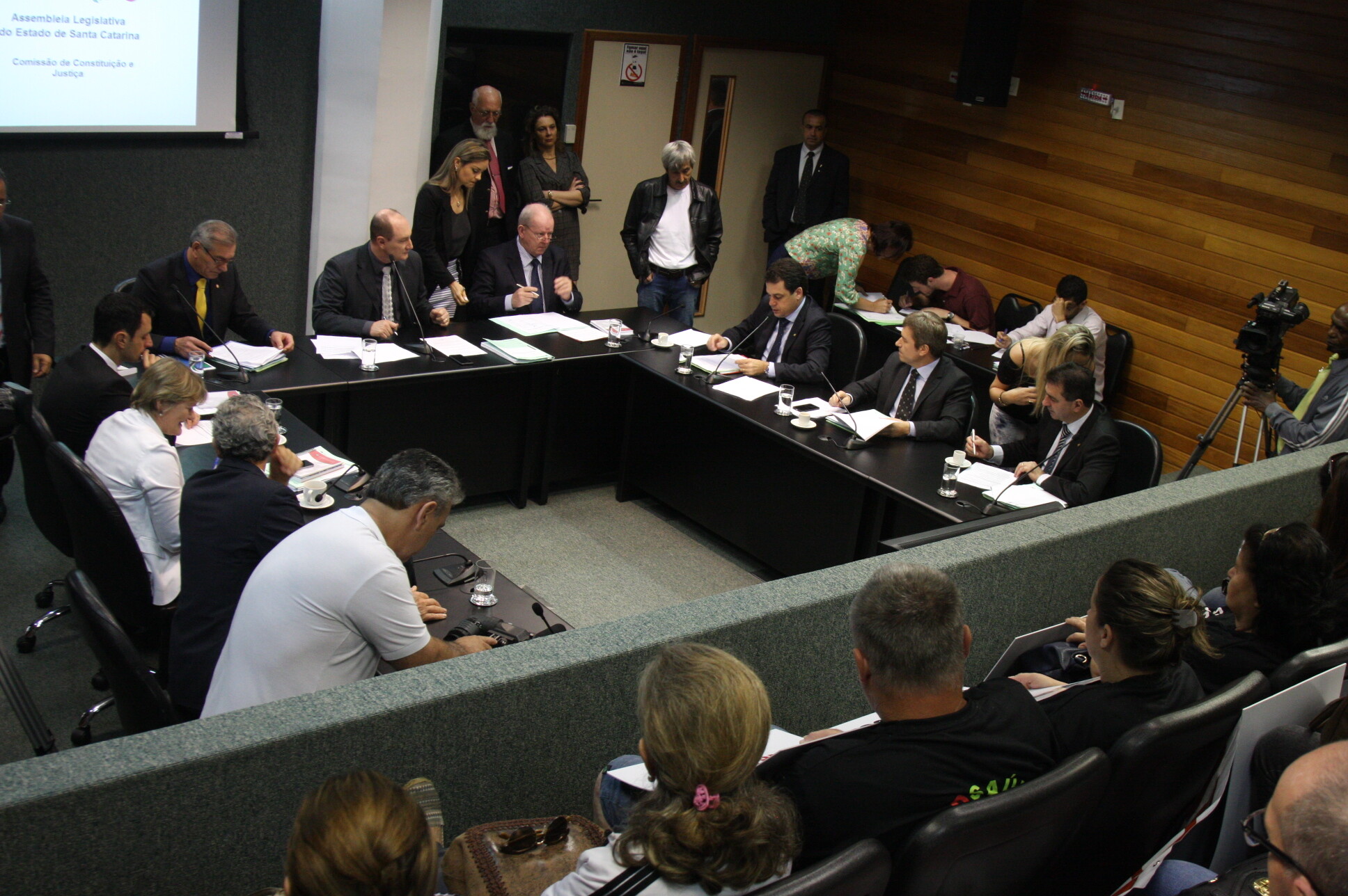 CCJ aprova projeto que impõe limites a plantio de árvores próximo a linhas de transmissão