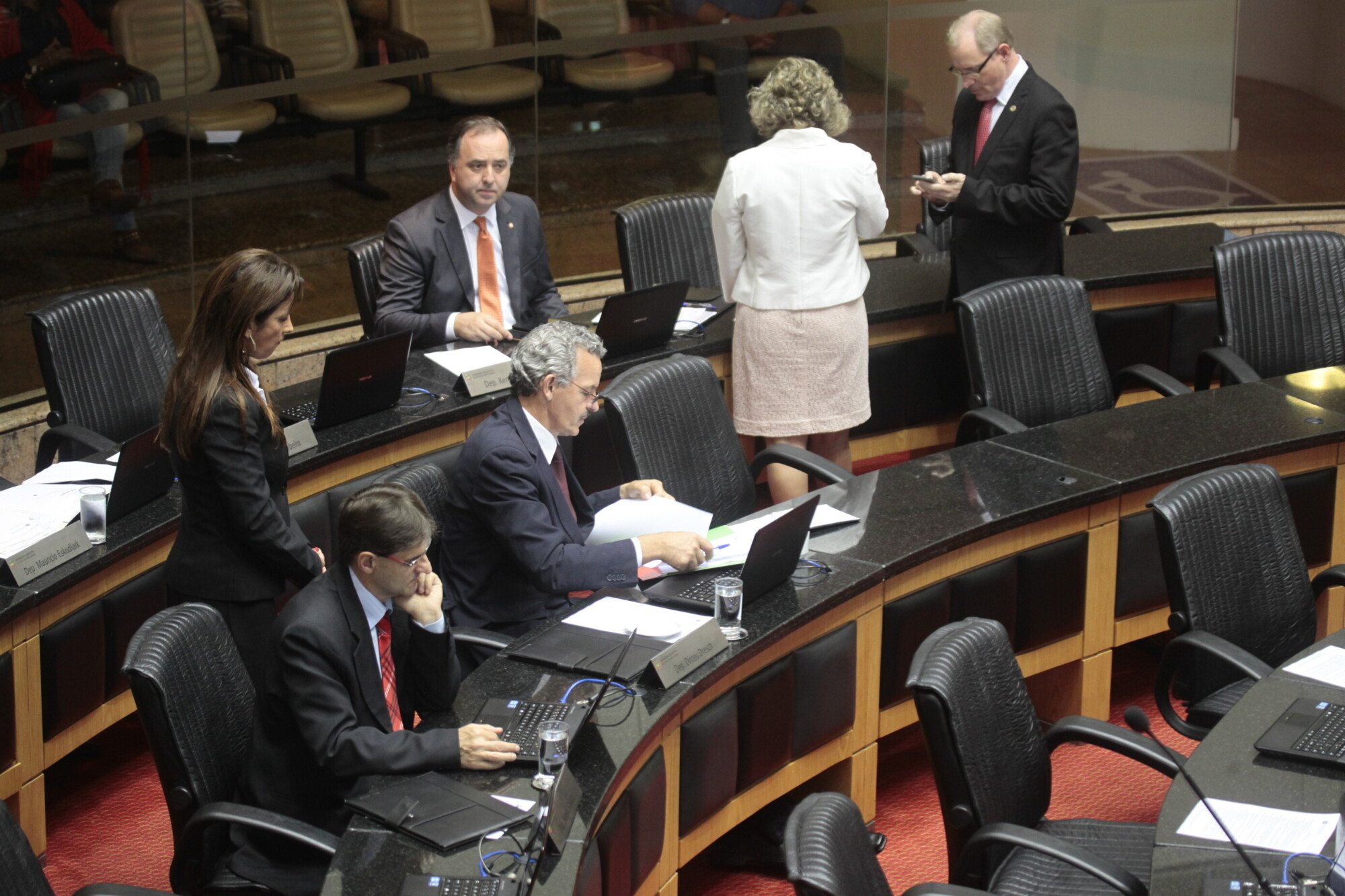 Deputados estimulam homens a abandonar preconceito e fazer exame de próstata