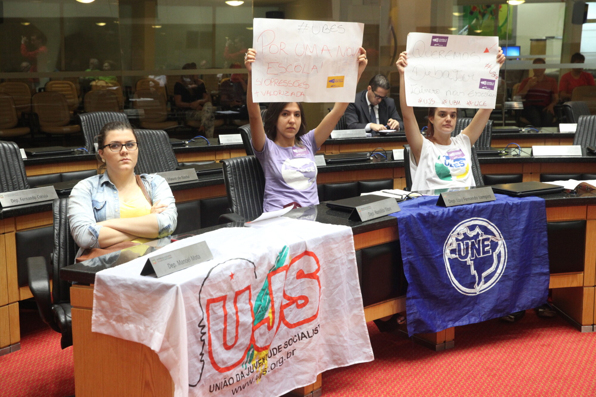 Estudantes acompanharam a reunião