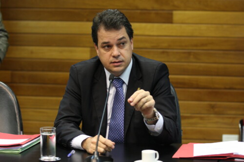Deputado Rodrigo Minotto sugere proibição do corte de energia nos finais de semana e feriados