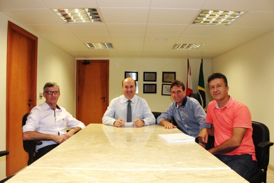 Deputado Zé Milton recebeu várias autoridades municipais em seu gabinete. FOTO: Divulgação