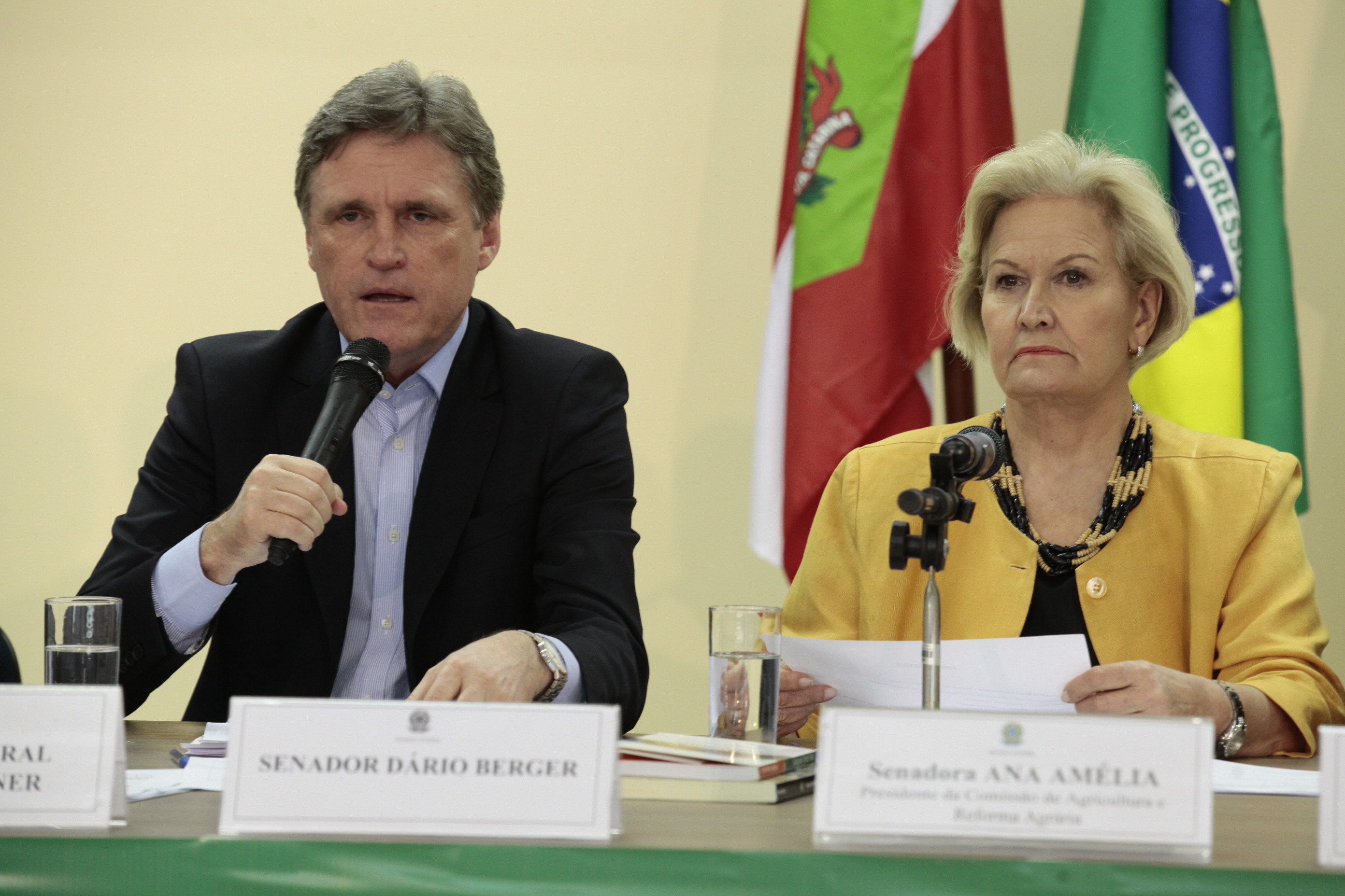 Ciclo de debates da Comissão de Agricultura e Reforma Agrária (CRA) do Senado Federal, realizado na cidade de Chapecó SC. Senador Dário Berger (PMDB-SC) -  Foto: Miriam Zomer/Agência AL