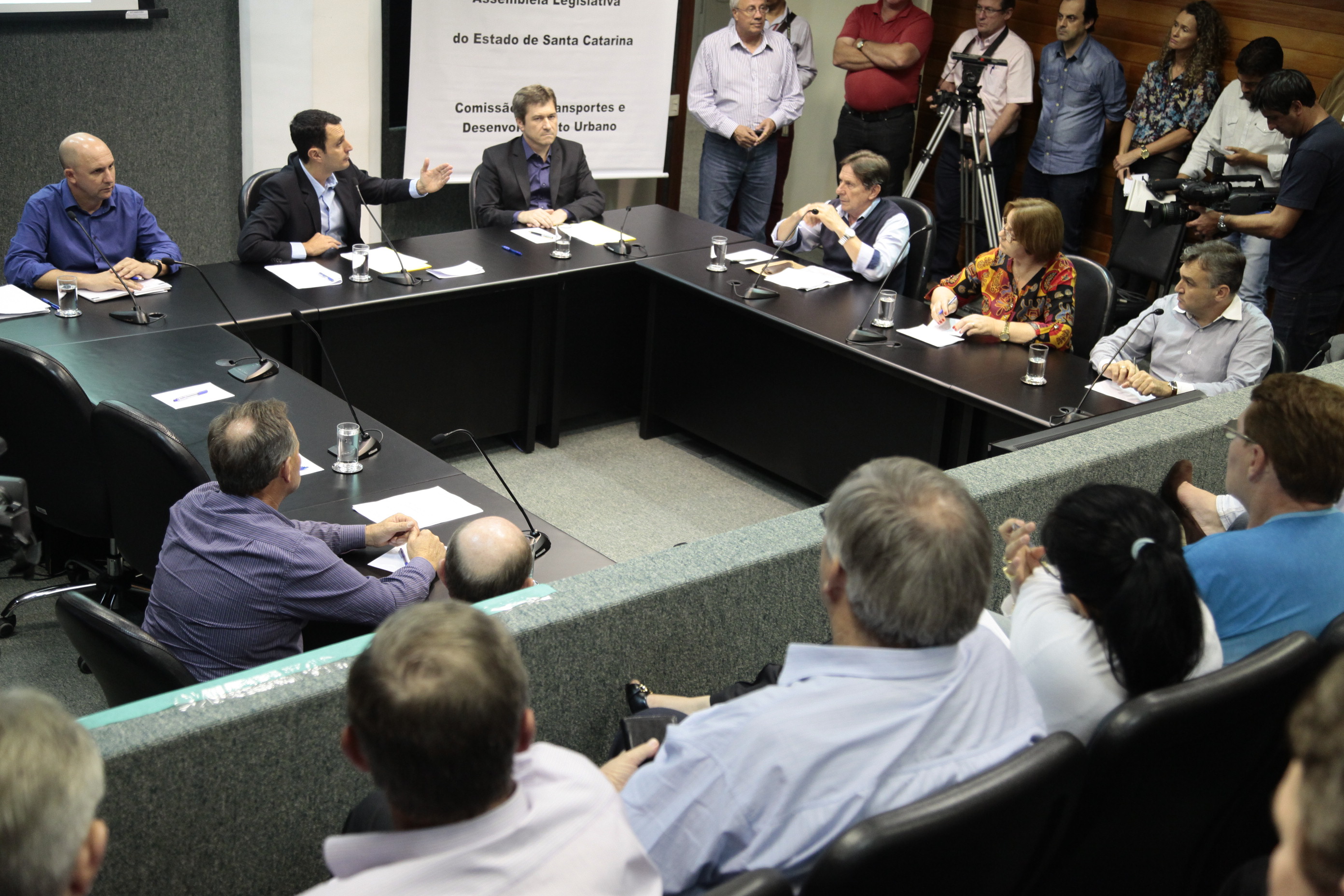 Audiência Pública da Comissão de Transporte e Desenvolvimento Urbano, discute a situação da SC 108.