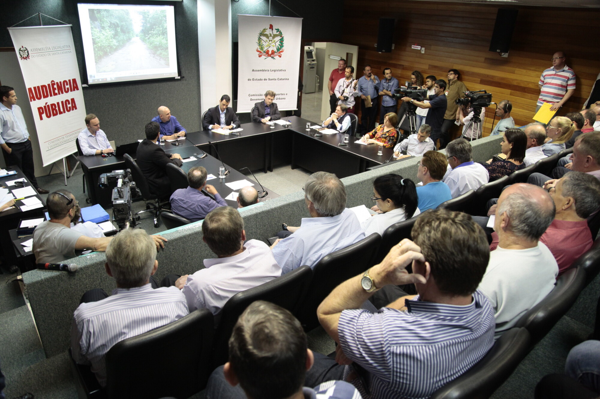 Audiência atraiu representantes de quatro municípios
