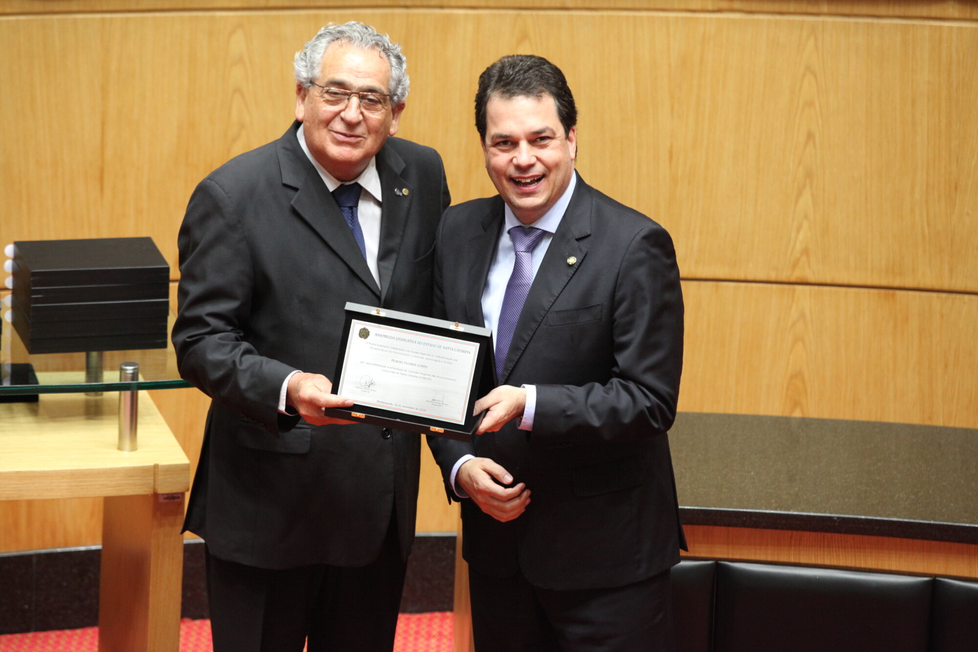 Assembleia homenageia representantes comerciais em sessão especial