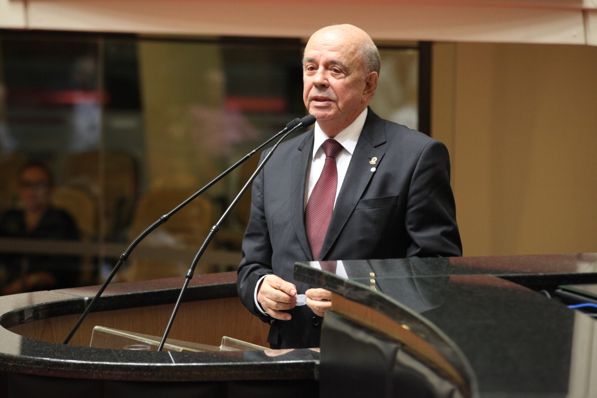 Manoel Affonso Mendes de Farias Mello, presidente do Confere, fala da tribuna.
