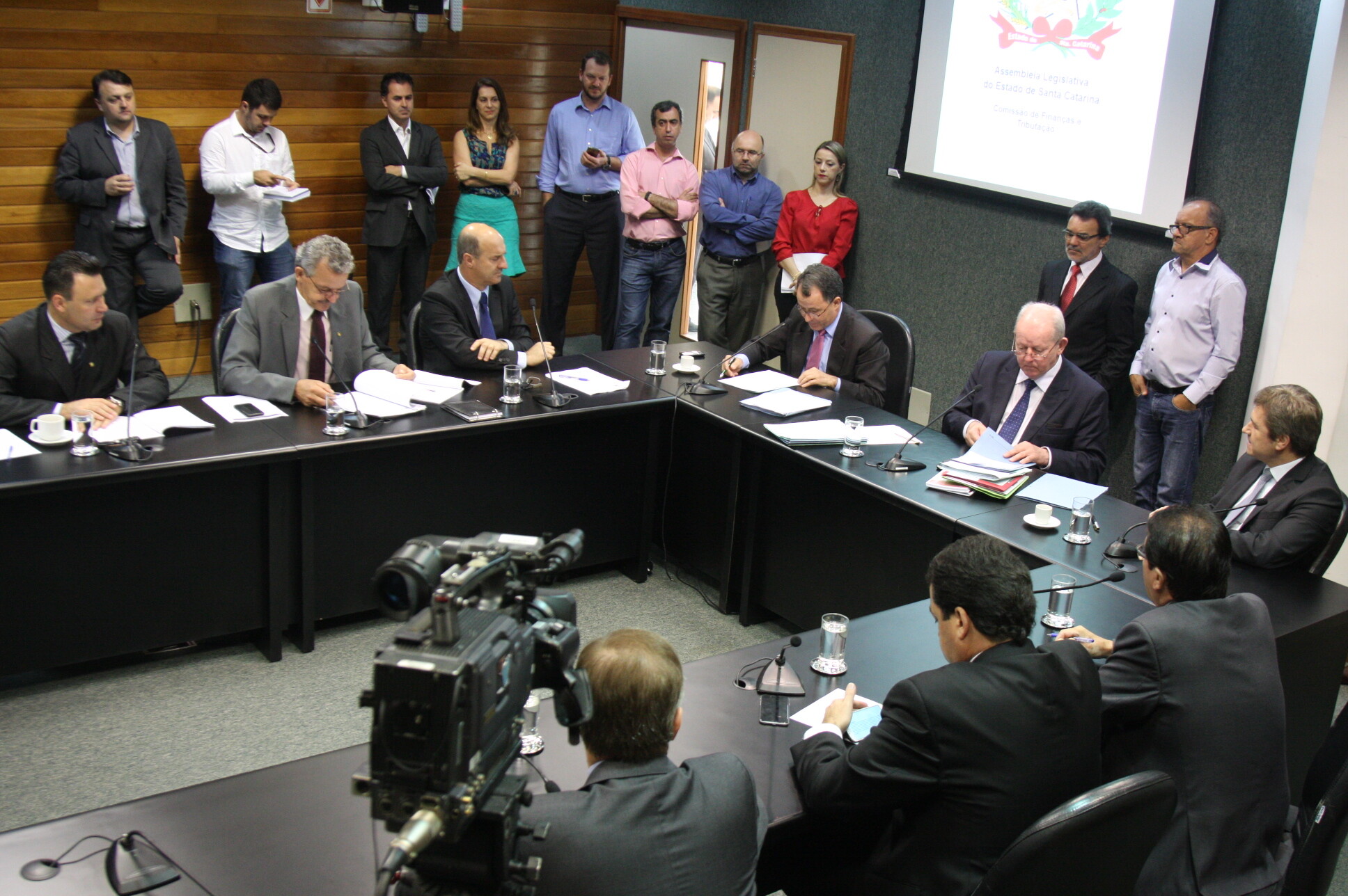 Finanças aprova PLCs que promovem alterações na estrutura do MP-SC