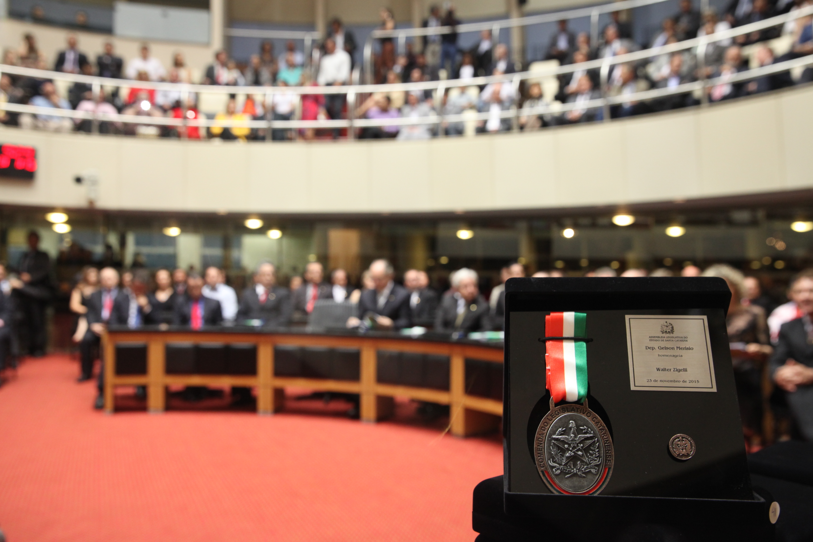 Entrega da Comenda do Legislativo Catarinense aos Homenageados. Foto: Fábio Queiroz/Agência AL