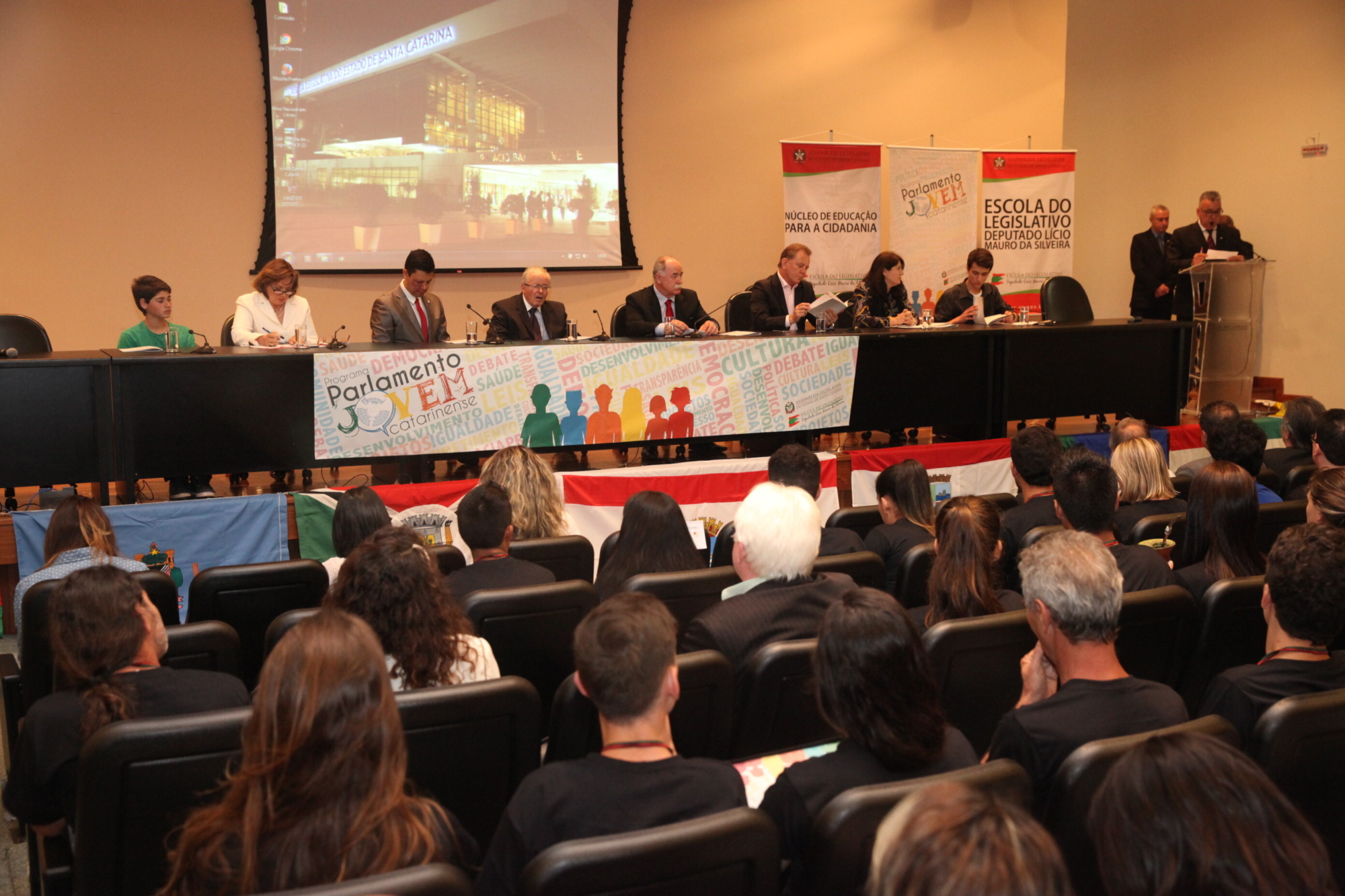 Parlamento Jovem Catarinense celebra 10 anos com a 20ª edição