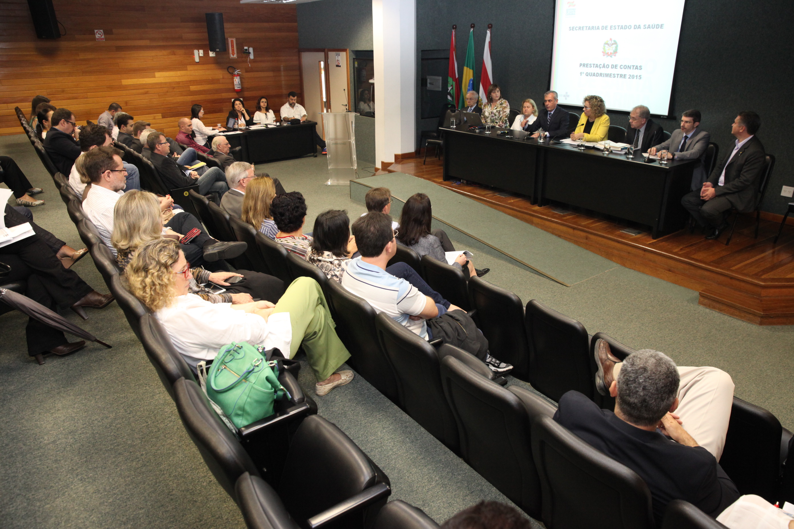 Secretário de Estado da Saúde - João Paulo Kleinubing - apresenta diante dos deputados membros da Comissão de Saúde relatório dos 1° e 2° quadrimestres de 2015. Foto: Fábio Queiroz / Agência AL