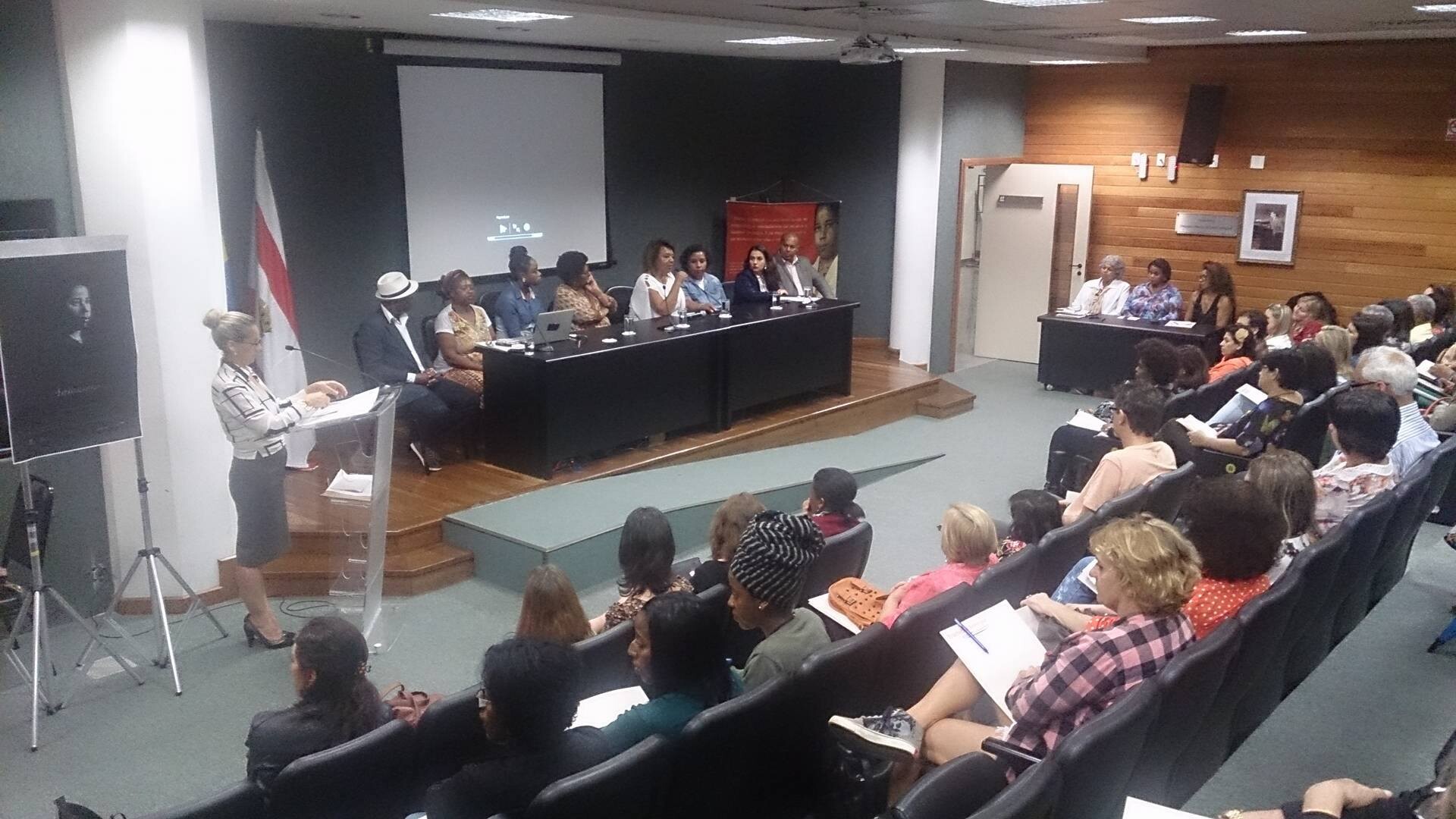 Evento foi realizado na noite desta terça-feira (24), como parte do Mês da Consciência Negra. FOTO: Jéssica Camargo/Agência AL