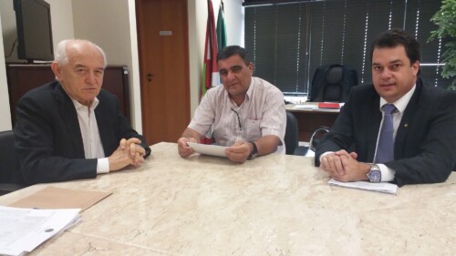 Deputado Rodrigo Minotto discute pavimentação da Serra da Rocinha