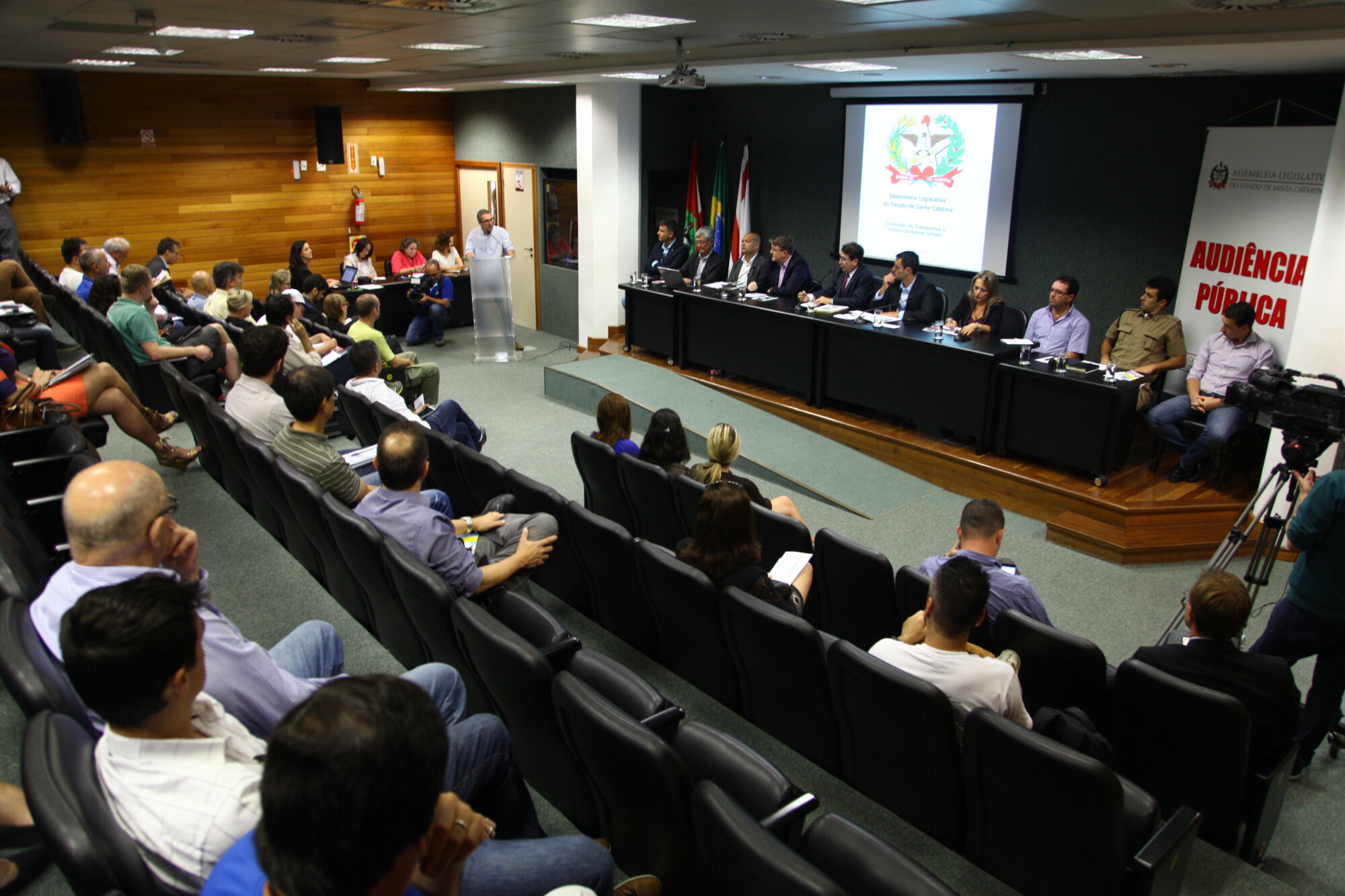 Ciclistas pedem a deputados, Detran e PM foco na fiscalização e educação