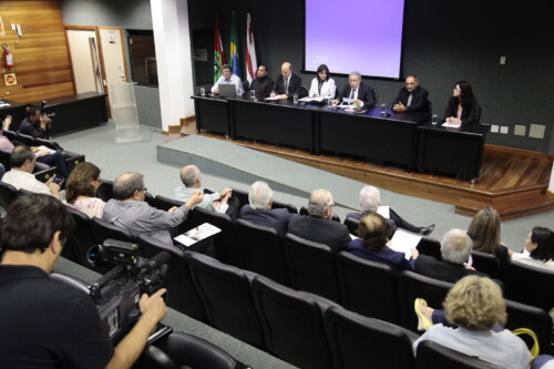 O subfinanciamento da saúde pauta debate de parlamentares