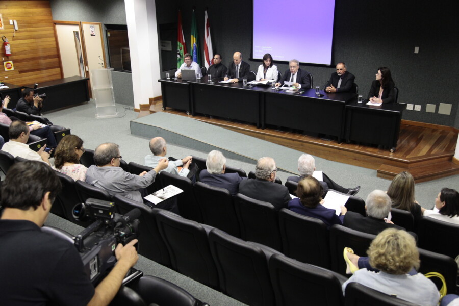 O subfinanciamento da saúde pauta debate de parlamentares