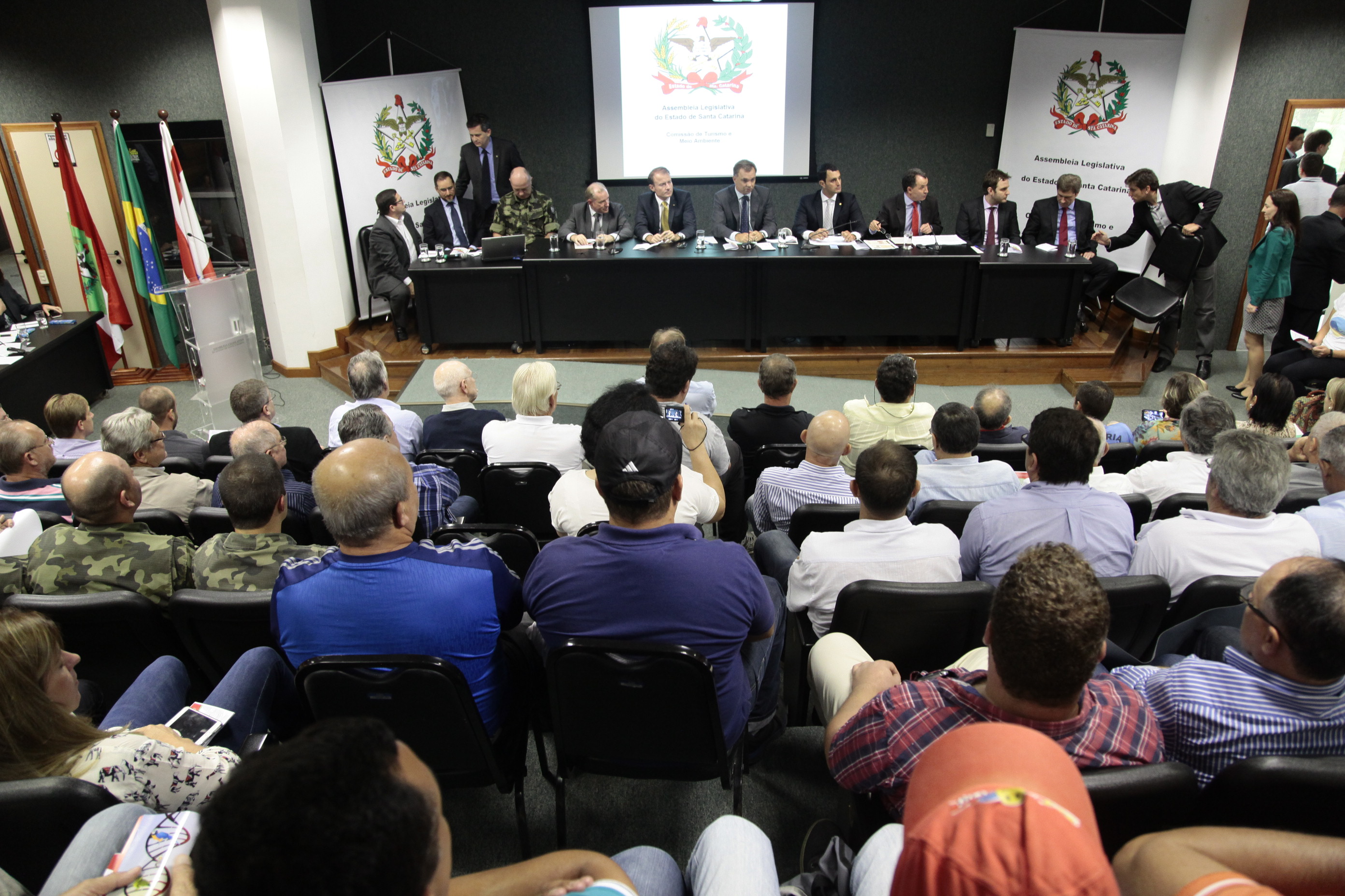 Audiência Pública da Comissão de Turismo e Meio Ambiente em conjunto com a Comissão de Agricultura e Política Rural  discute o PL. 487.3/2015 que dispõem sobre a gestão das faunas nativas brasileiras e exóticas no âmbito de estado e estabelece outras providencias. Foto: Miriam Zomer/Agência AL