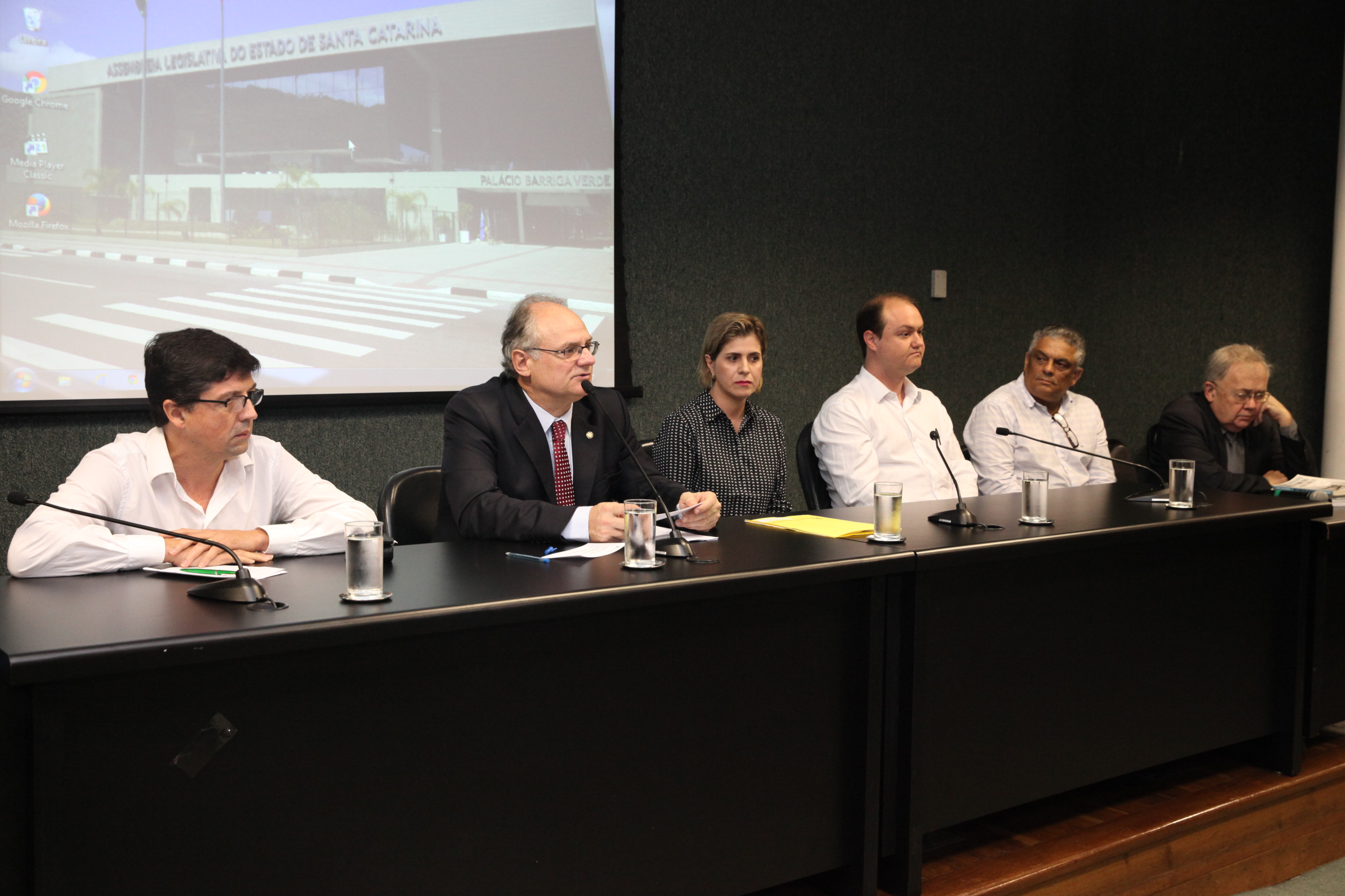 Comissão de Saúde promove audiência pública para discutir preços de medicamentos originais, genéricos e similares. Foto: Fábio Queiroz / Agência AL
