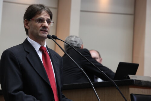 Saretta prega mais diálogo sobre PLs do magistério e alíquotas previdenciárias