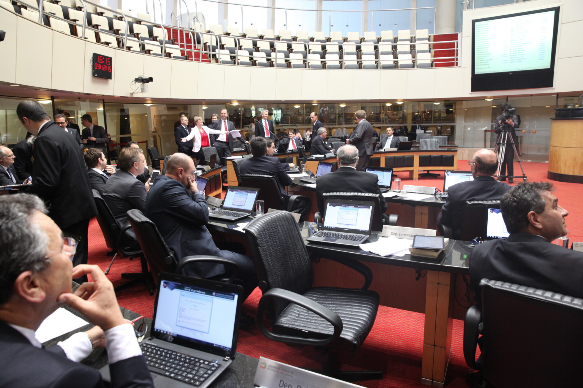 Assembleia obriga donos de residências e comércios a combater o Aedes Aegypti