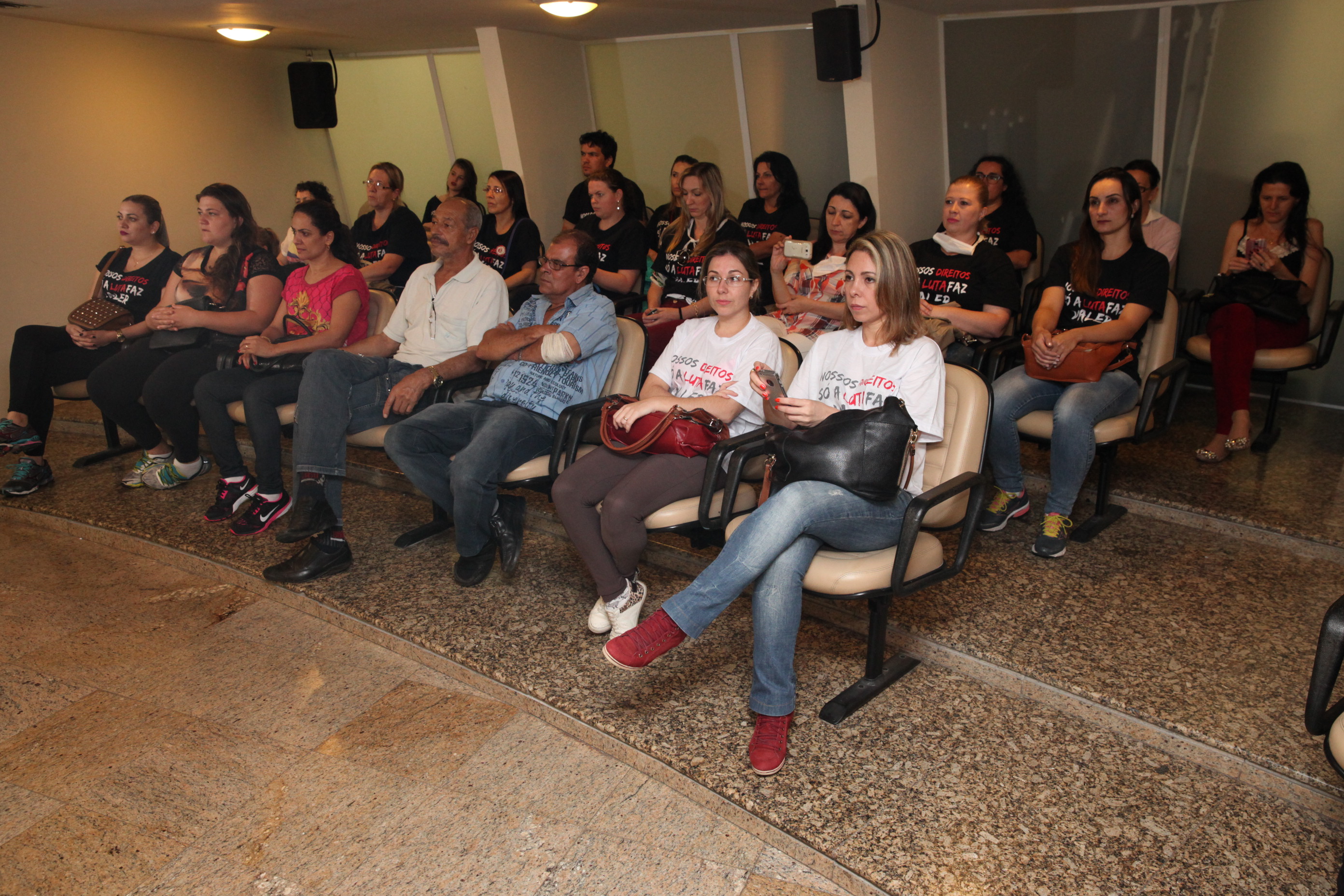 Servidores acompanham Sessão Ordinária. Foto: Fábio Queiroz / Agência AL