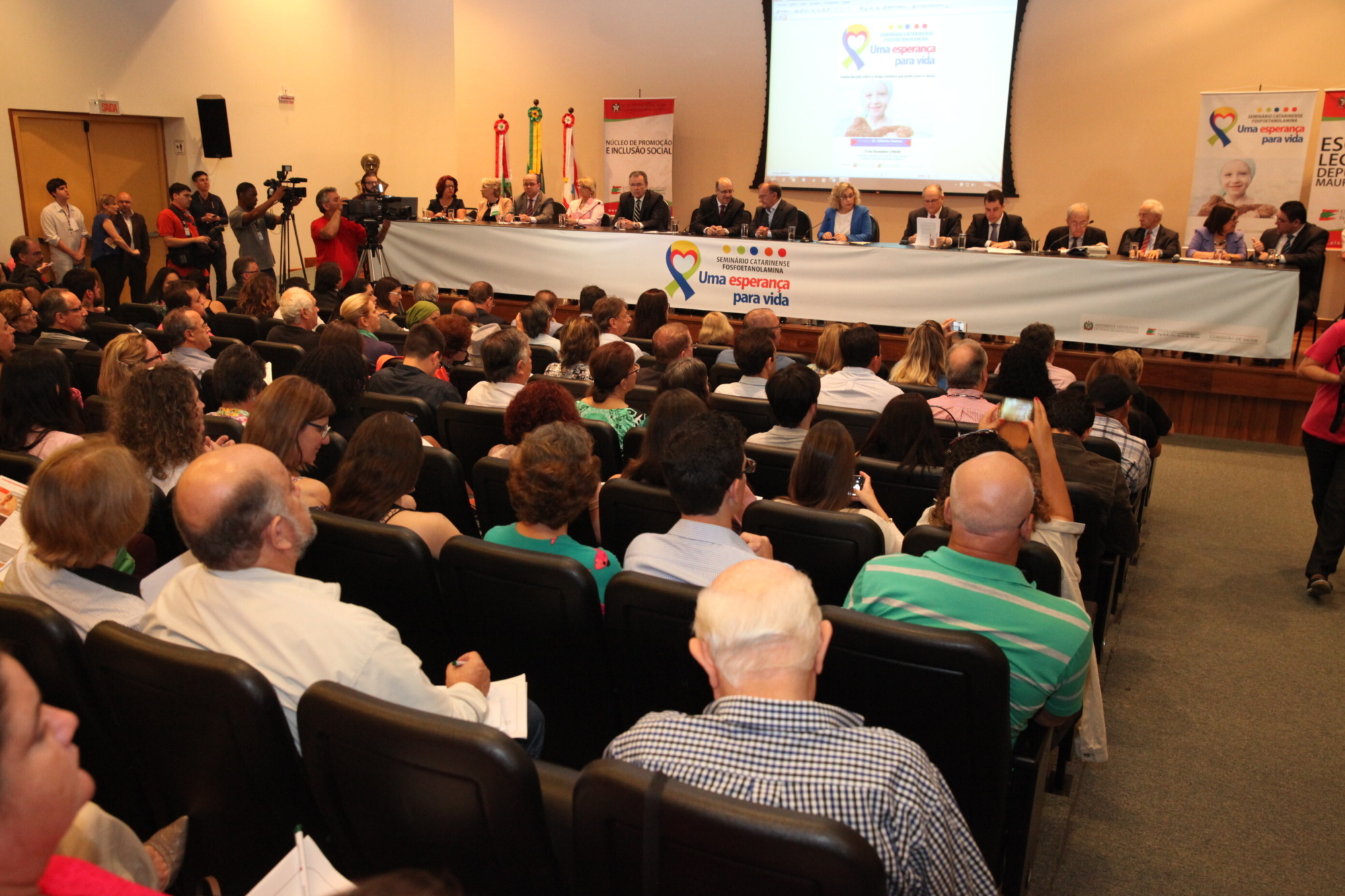 Seminário debate uso da fosfoetanolamina no combate ao câncer