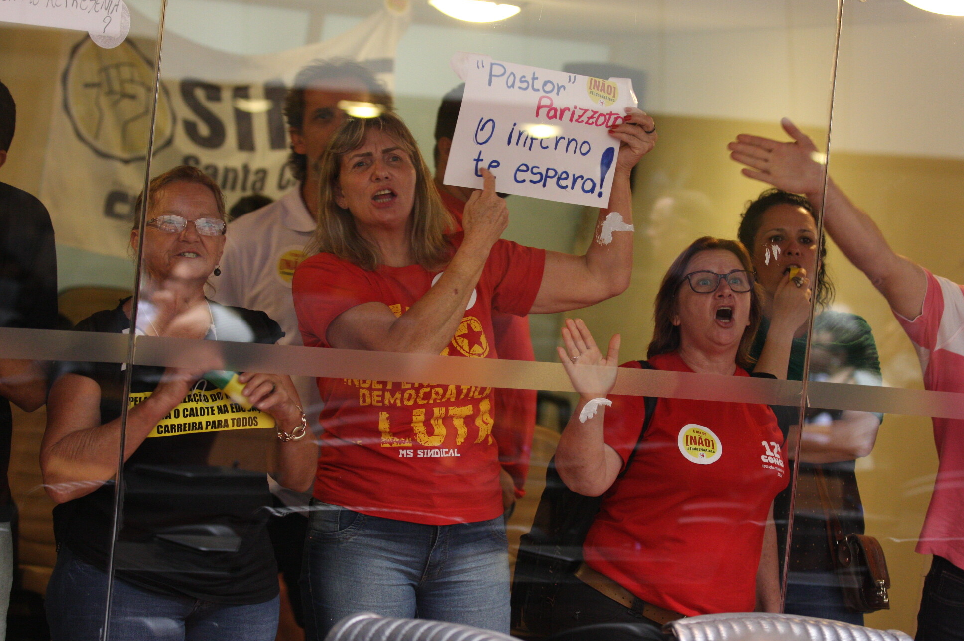 Servidores protestaram nas galerias