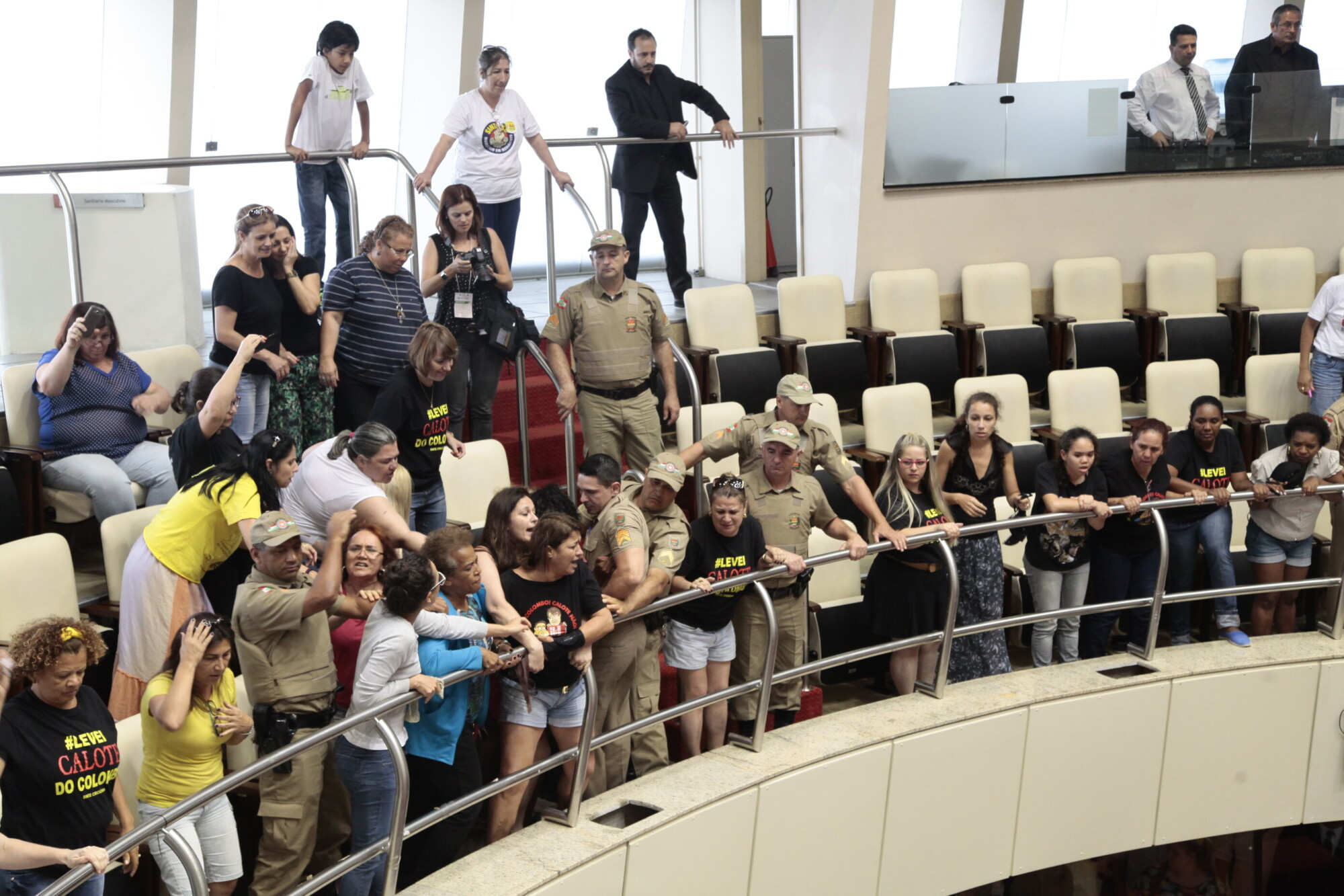 Servidores acompanharam as votações nas galerias do plenário e no hall