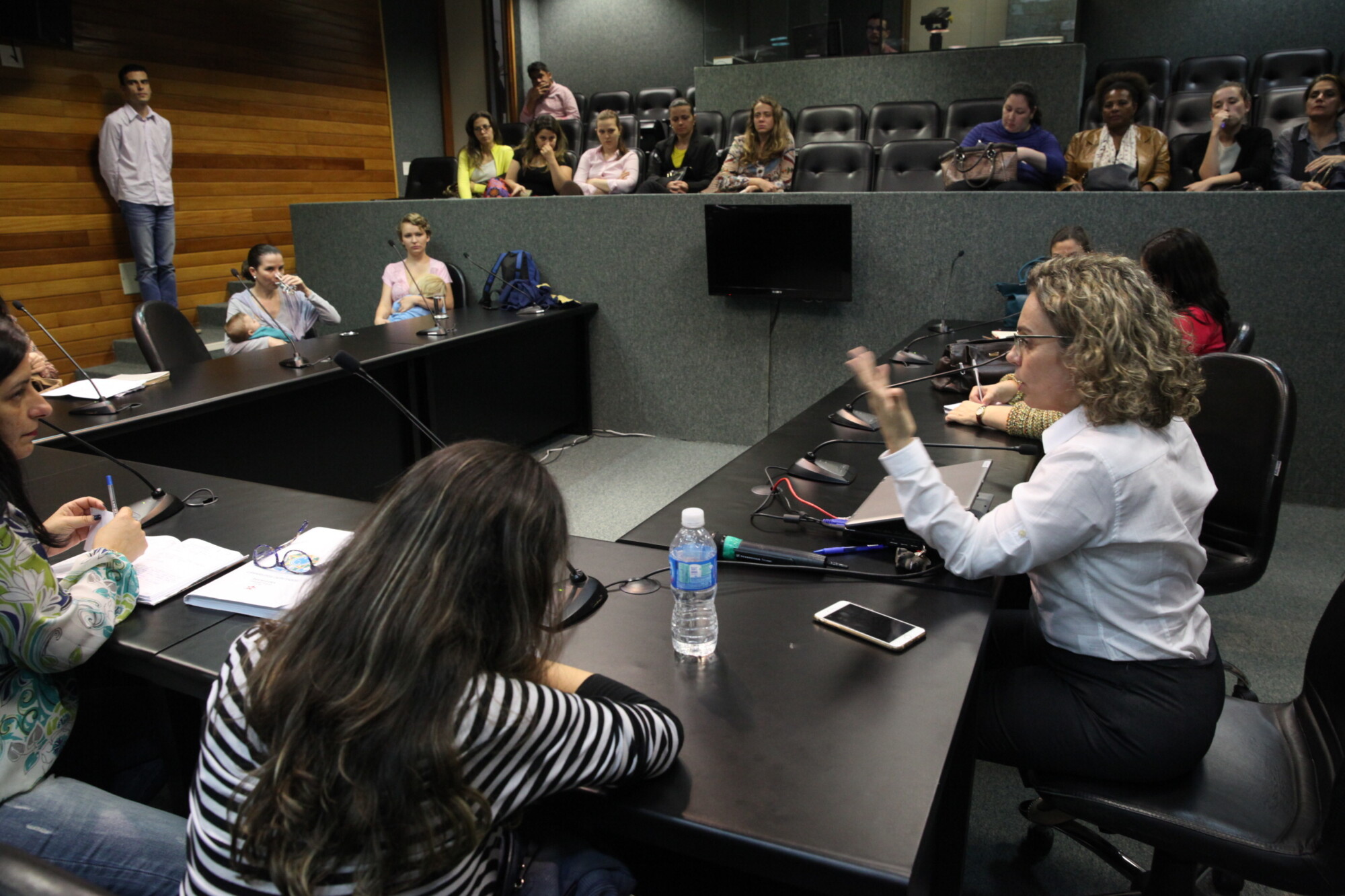 Deputada Ana Paula Lima em reunião com as doulas
