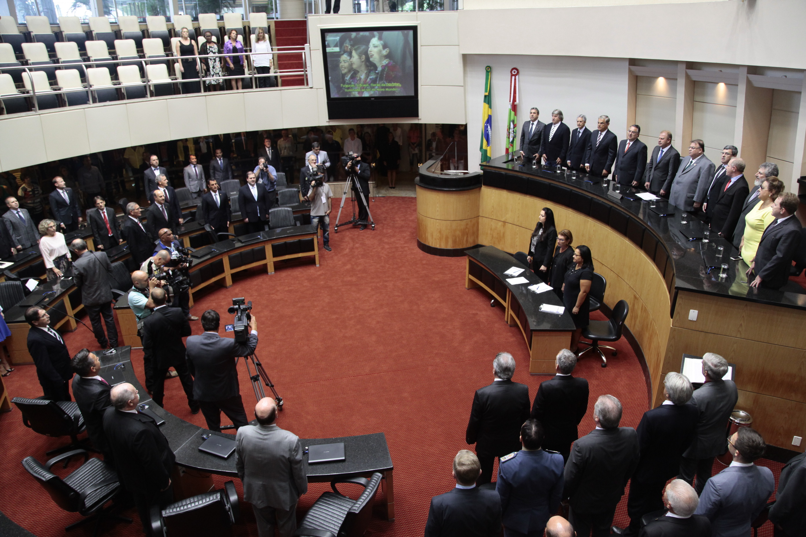 Abertura dos Trabalhos da Segunda Sessão Legislativa da 18ª Legislatura e a Leitura da Mensagem Anual do Excelentíssimo Senhor Governador do Estado de Santa Catarina João Raimundo Colombo.