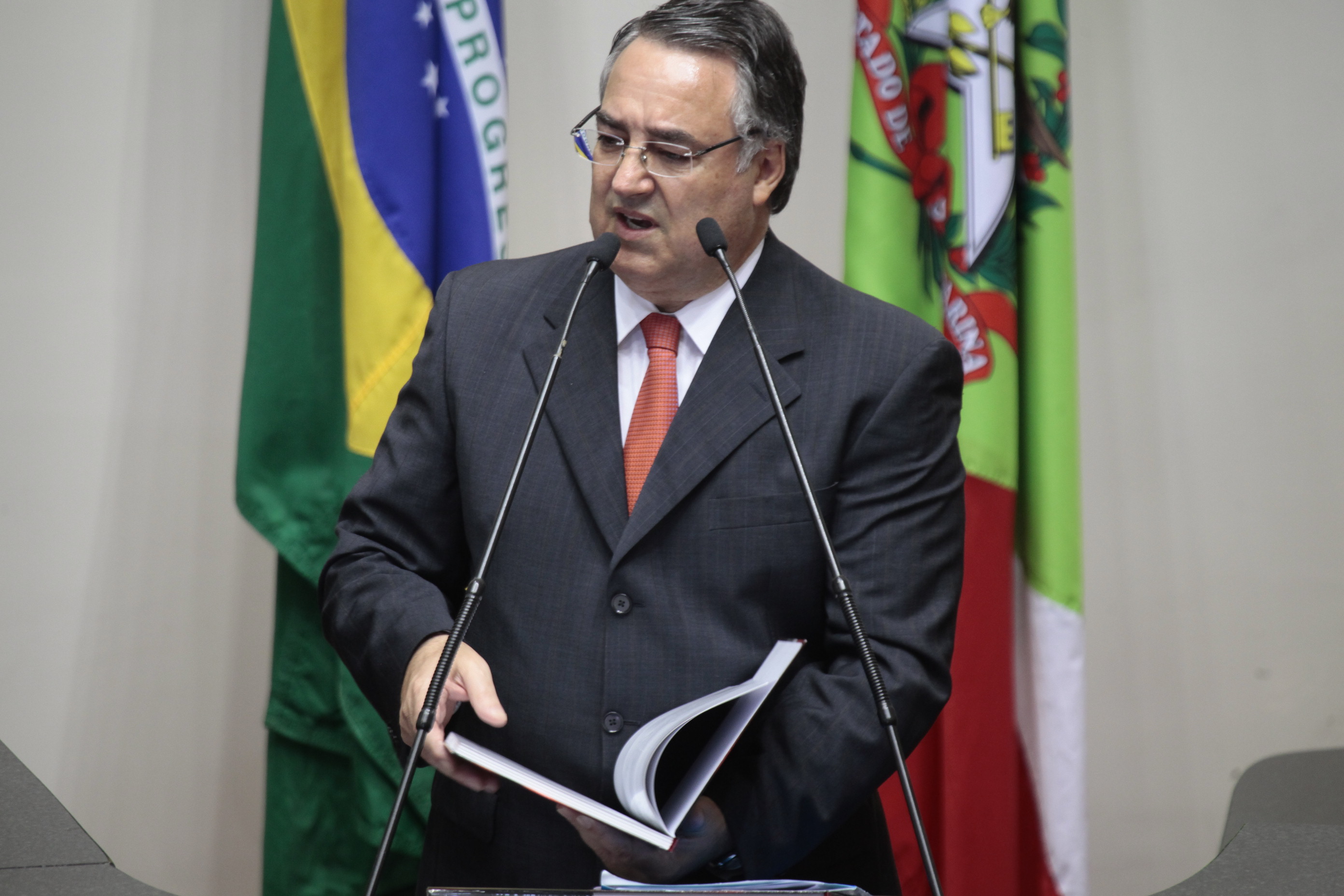 Abertura dos Trabalhos da Segunda Sessão Legislativa da 18ª Legislatura e a Leitura da Mensagem Anual do Excelentíssimo Senhor Governador do Estado de Santa Catarina João Raimundo Colombo.