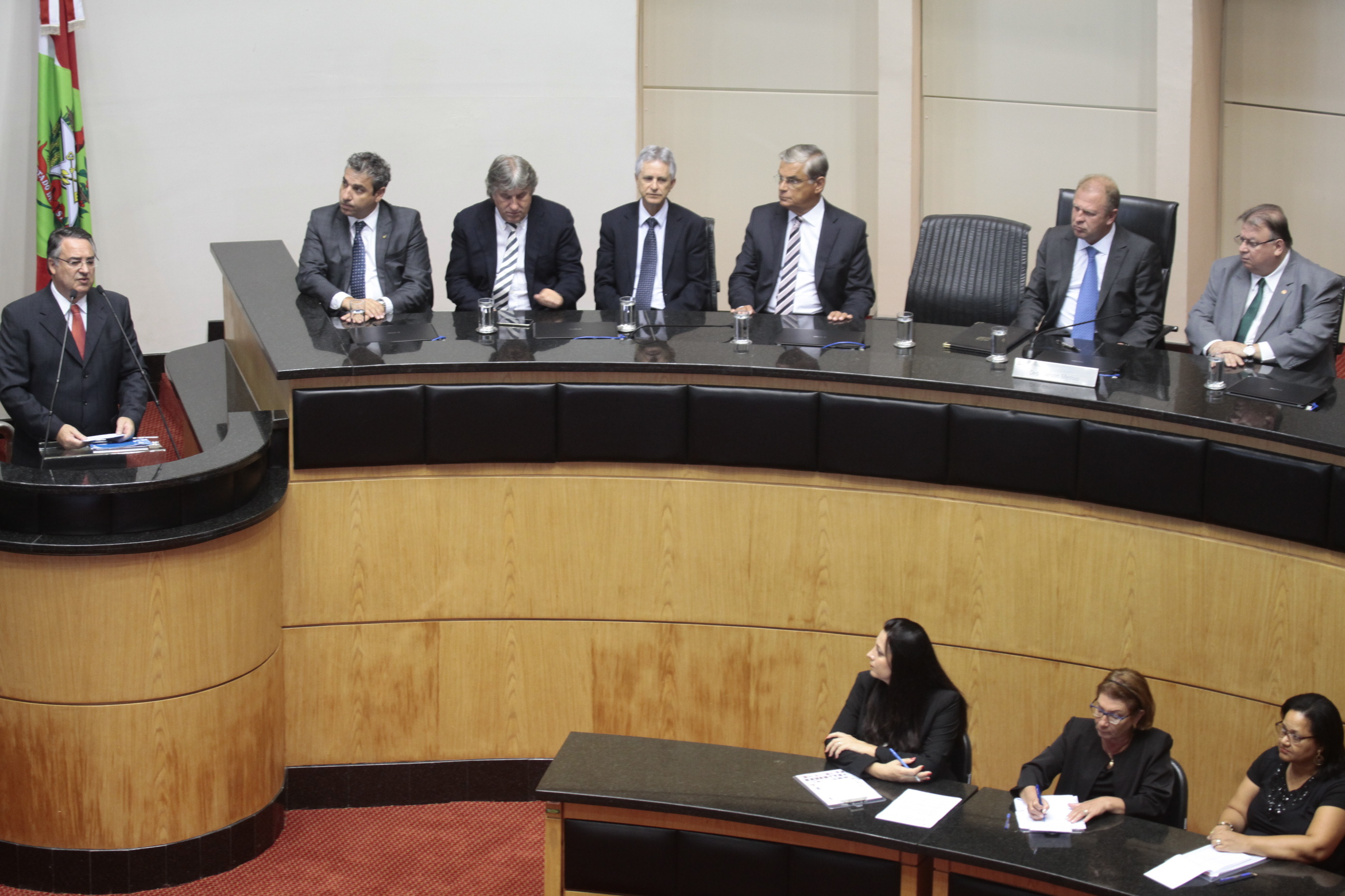Abertura dos Trabalhos da Segunda Sessão Legislativa da 18ª Legislatura e a Leitura da Mensagem Anual do Excelentíssimo Senhor Governador do Estado de Santa Catarina João Raimundo Colombo.