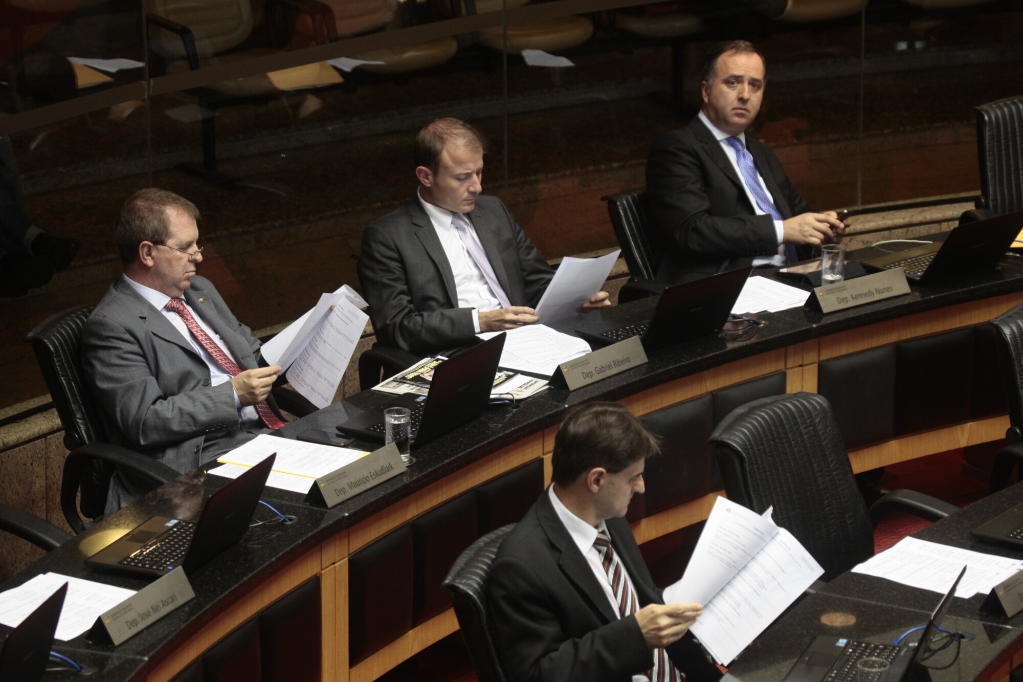 Assembleia retoma análise e votação de projetos