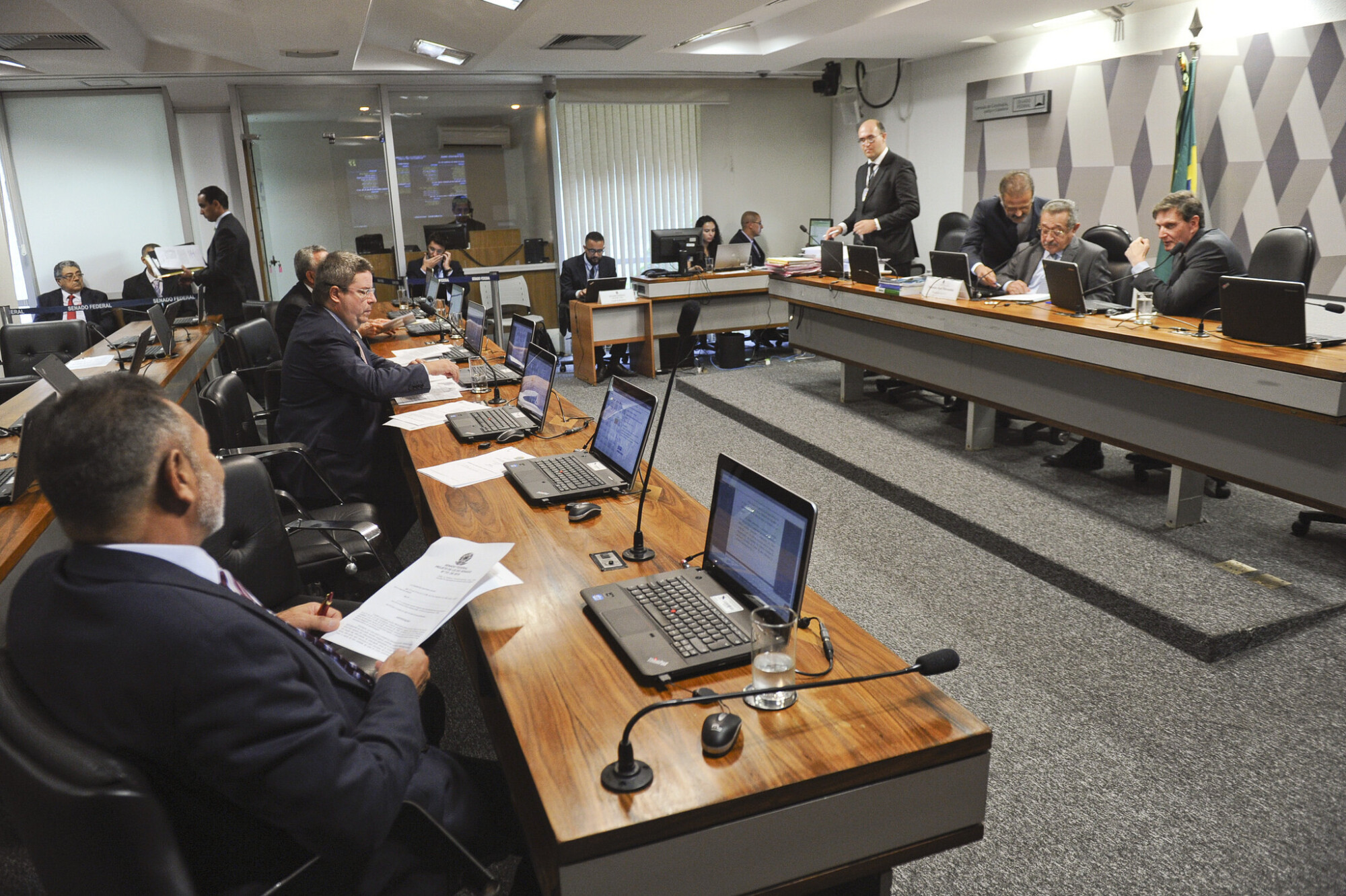 PEC foi aprovada em reunião da CCJ do Senado nesta quarta-feira (17). FOTO: Marcos Oliveira/Agência Senado