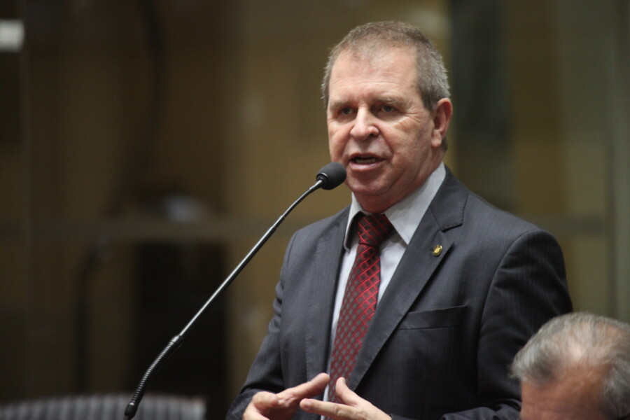 Deputado Maurício Eskudlark deixa o PSD para ingressar no PR, mas segue na bancada do governador Colombro