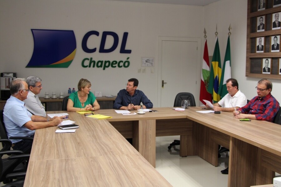 Deputada Luciane Carminatti em reunião no CDL de Chapecó FOTO: Ester Koch da Veiga/Divulgação