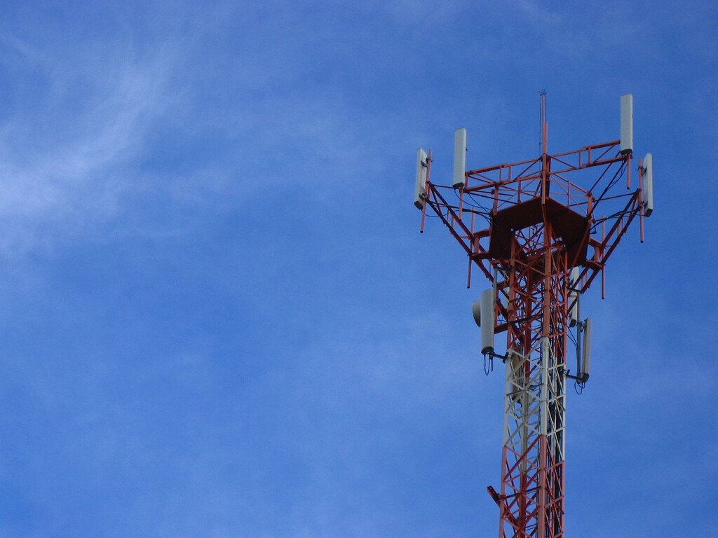 PL define prazo para licenciamento ambiental de antenas de celular‏