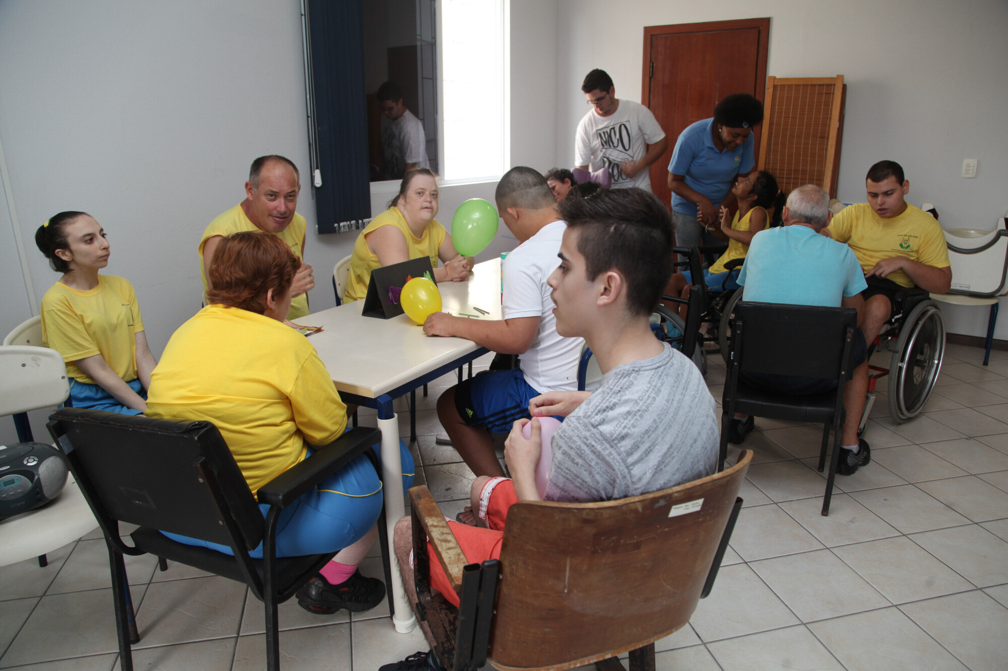 Na Apae de São José, falta de professores temporários prejudica 80 dos 240 alunos atendidos pela unidade