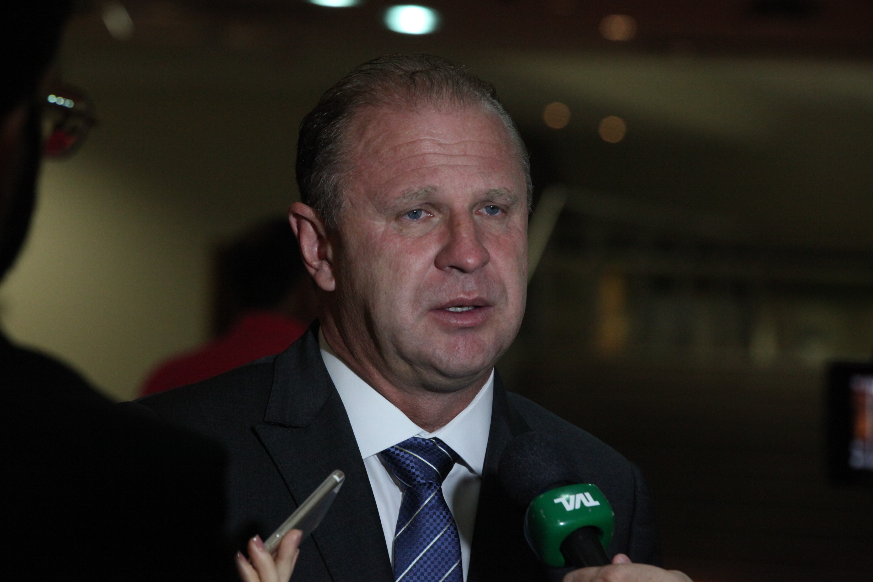 Presidente da Alesc, Gelson Merisio, fala em entrevista sobre dívida de SC com União. Foto: Eduardo Guedes de Oliveira / Agência AL