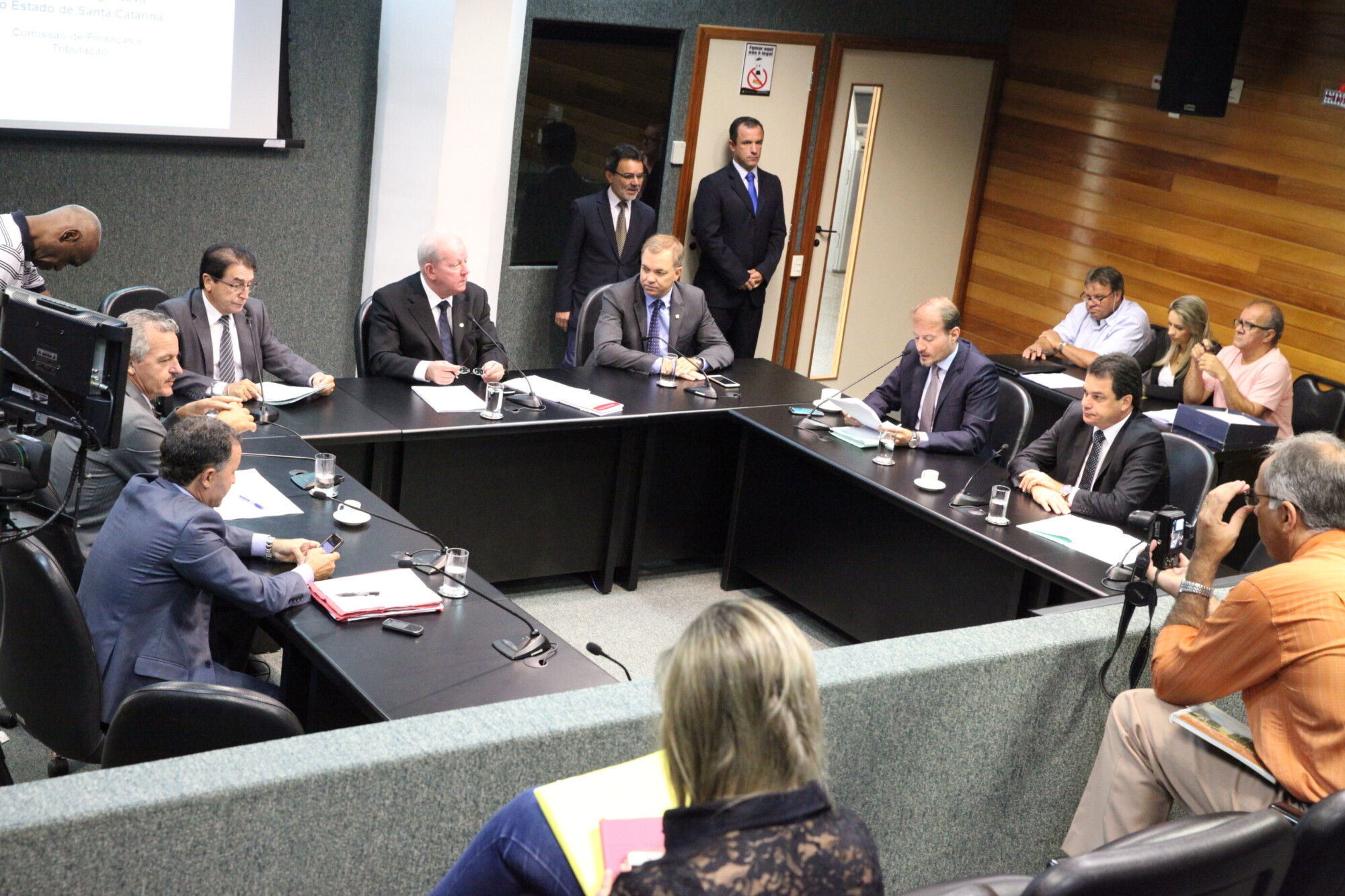 Comissão de Finanças fez reunião na manhã desta quarta-feira (2).