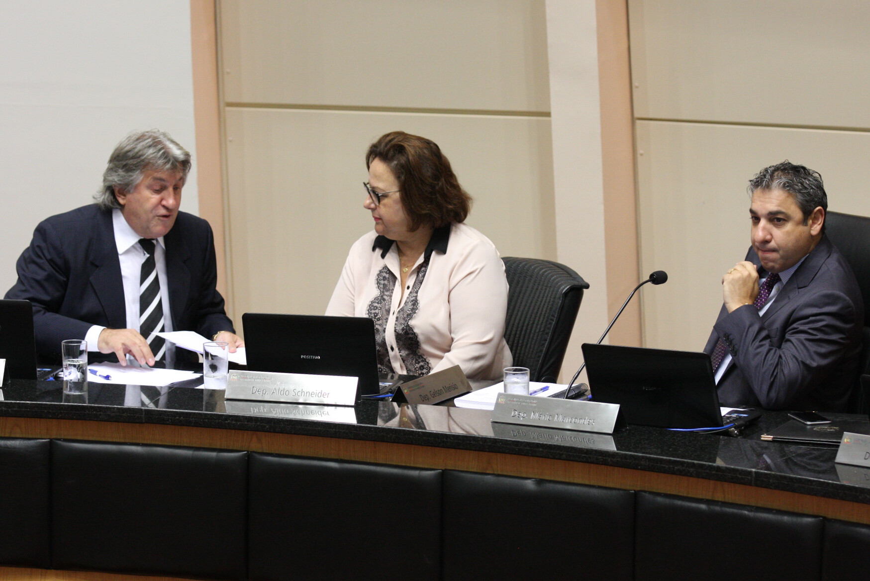 Leonel Pavan e Dirce Heiderscheidt na sessão plenária realizada nesta quinta-feira (3)