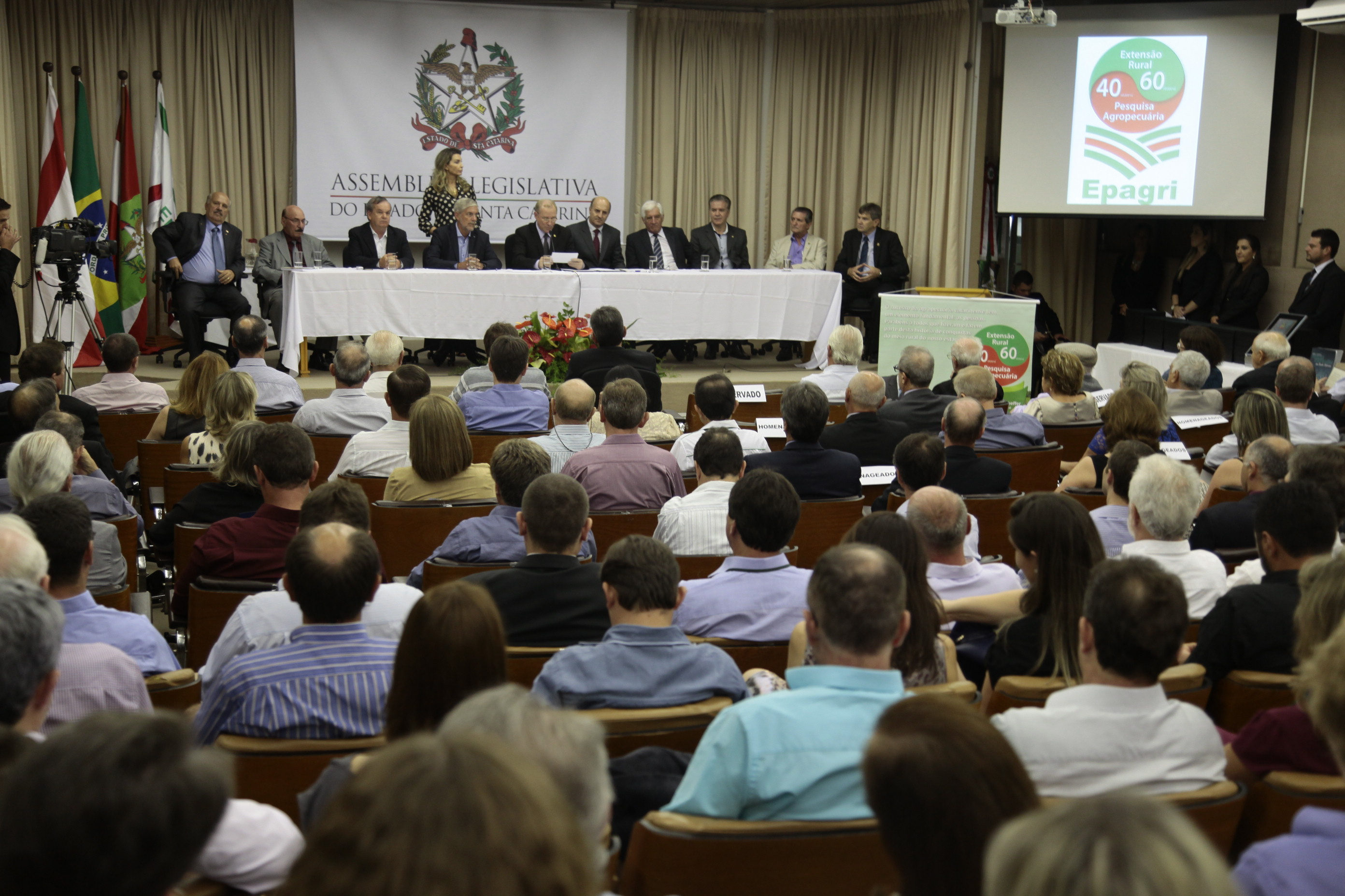 Sessão Solene em comemoração aos 60 anos do serviço de extensão rural e pesqueiro e 40 anos de pesquisa agropecuária da Epagri.
