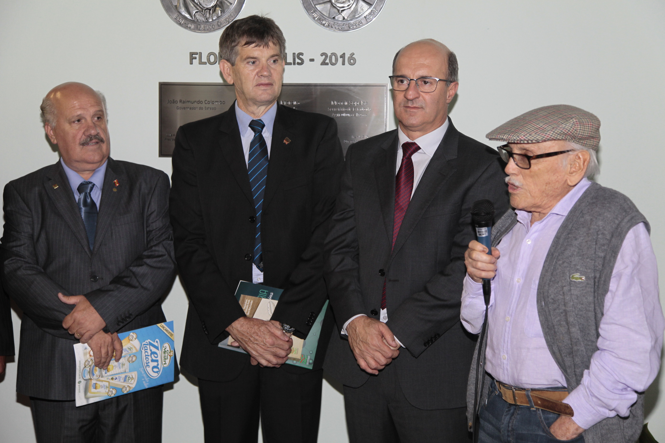 Sessão Solene em comemoração aos 60 anos do serviço de extensão rural e pesqueiro e 40 anos de pesquisa agropecuária da Epagri.