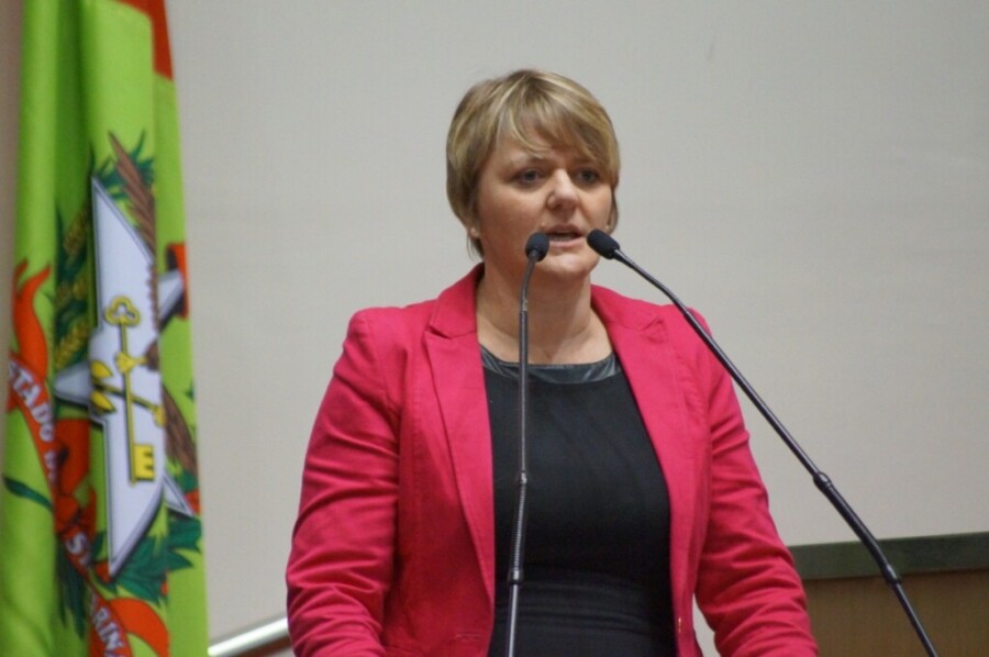 Deputada Luciane Carminatti